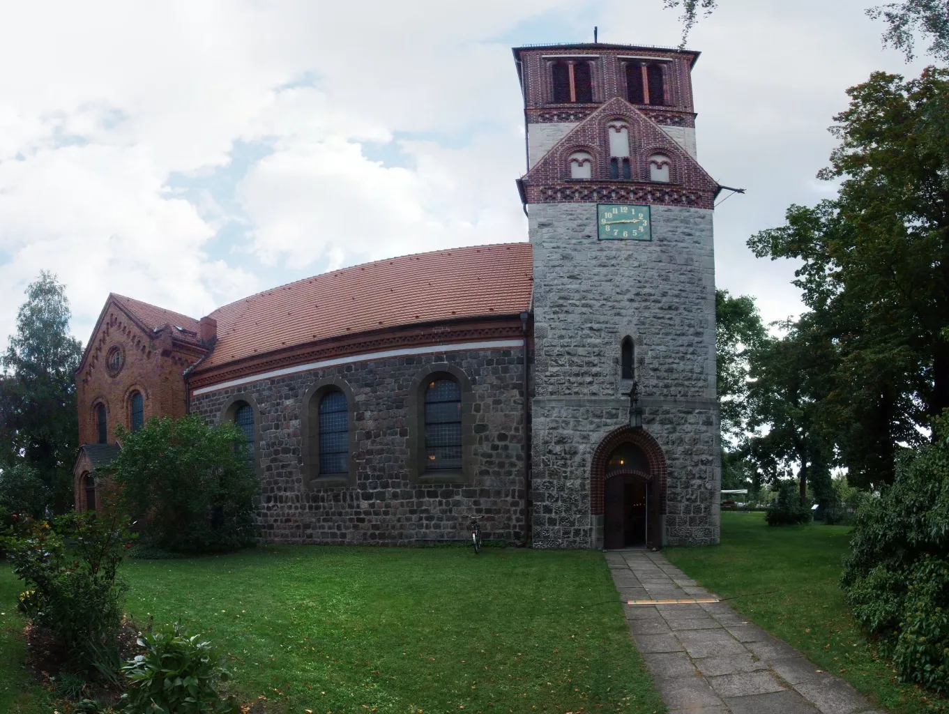 Photo showing: Church of Berlin-Rosenthal, Germany. Panorama made of 13 Photos in spherical projection