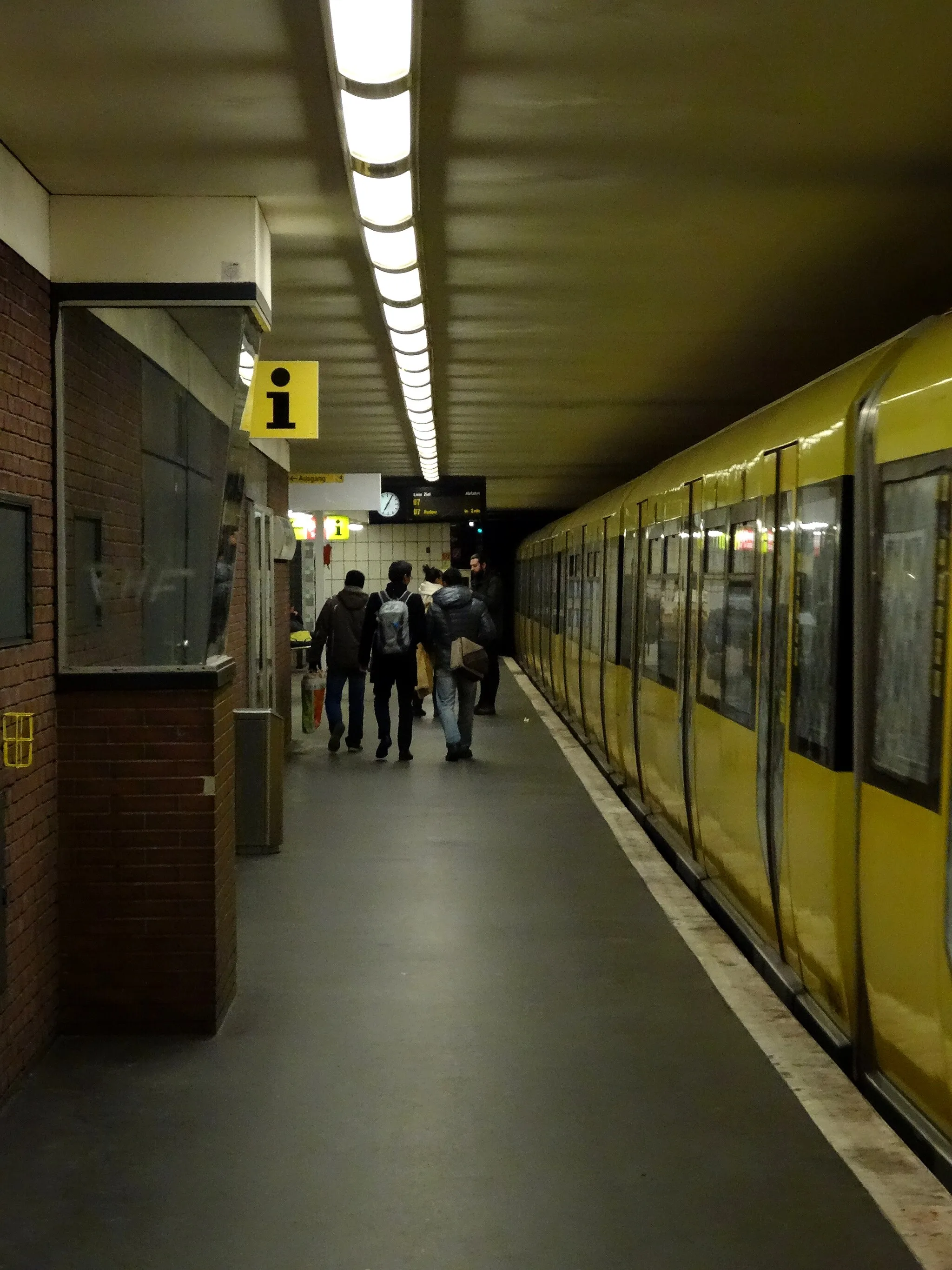 Photo showing: Linie U7 im südlichen Neukölln