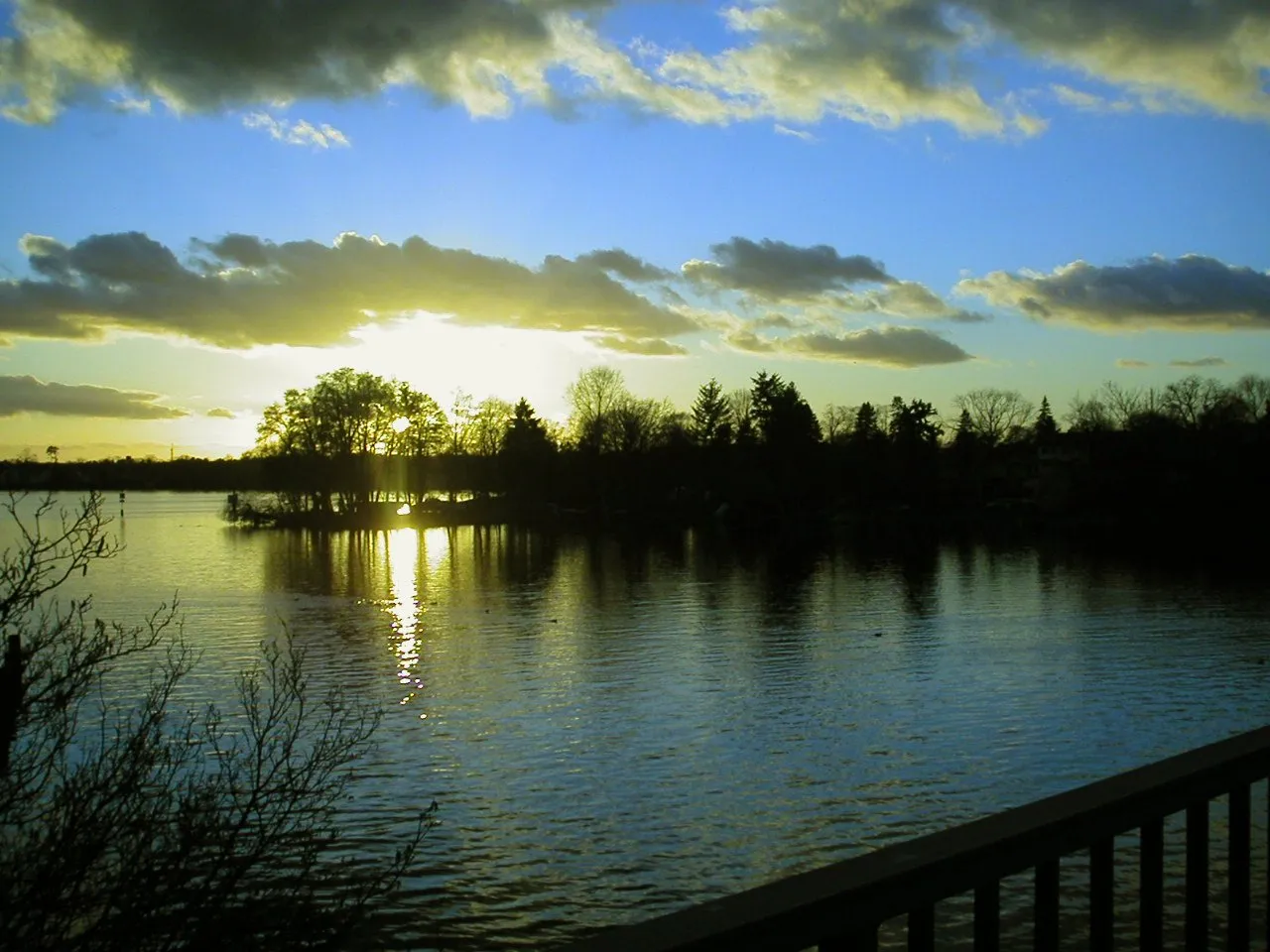 Photo showing: View south from Schmöckwitzer Brücke in Schmöckwitz, Treptow-Köpenick, Berlin to Zeuthener See (“Lake Zeuthen”).