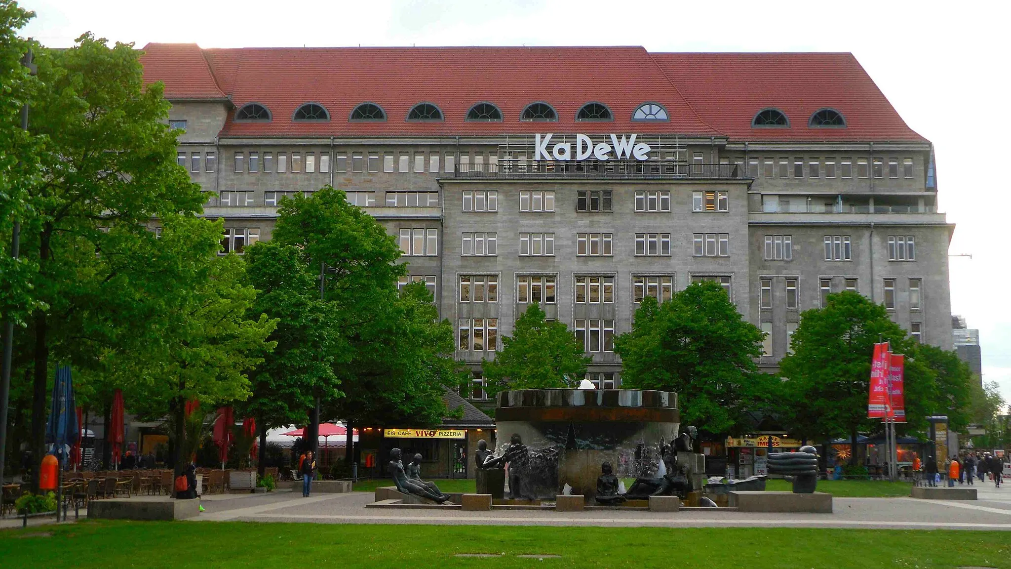 Photo showing: KaDeWe Kaufhaus des Westens in Berlin, vom Wittenbergplatz aus