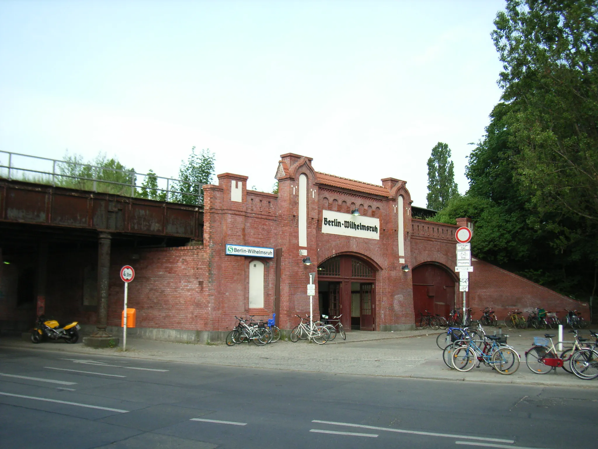 Photo showing: S-Bahnhof Berlin-Wilhelmsruh