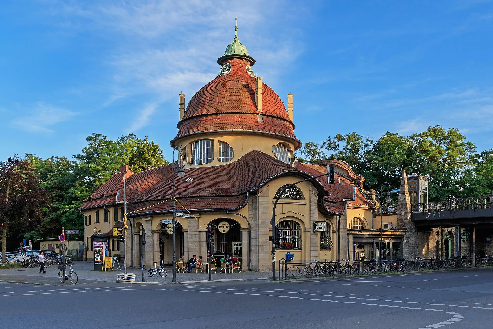 Photo showing: Mexikoplatz S-Bahn station in Berlin-Zehlendorf (Germany)
