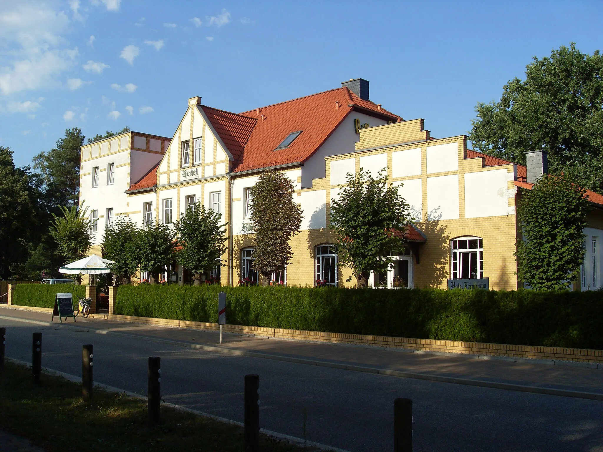 Photo showing: The Fliegerheim Borkheide, still a hotel