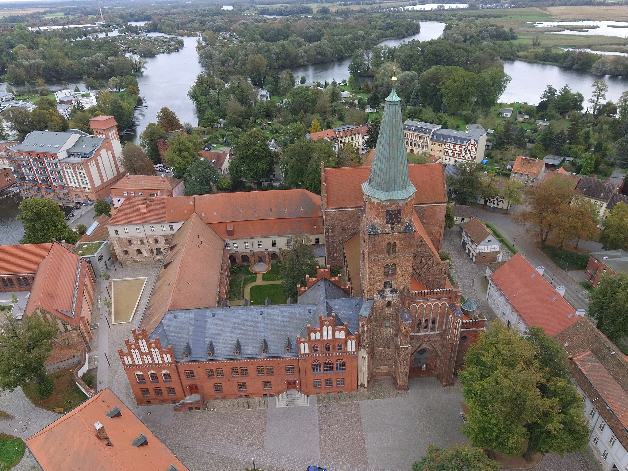 Photo showing: Luftbild des Doms zu Brandenburg