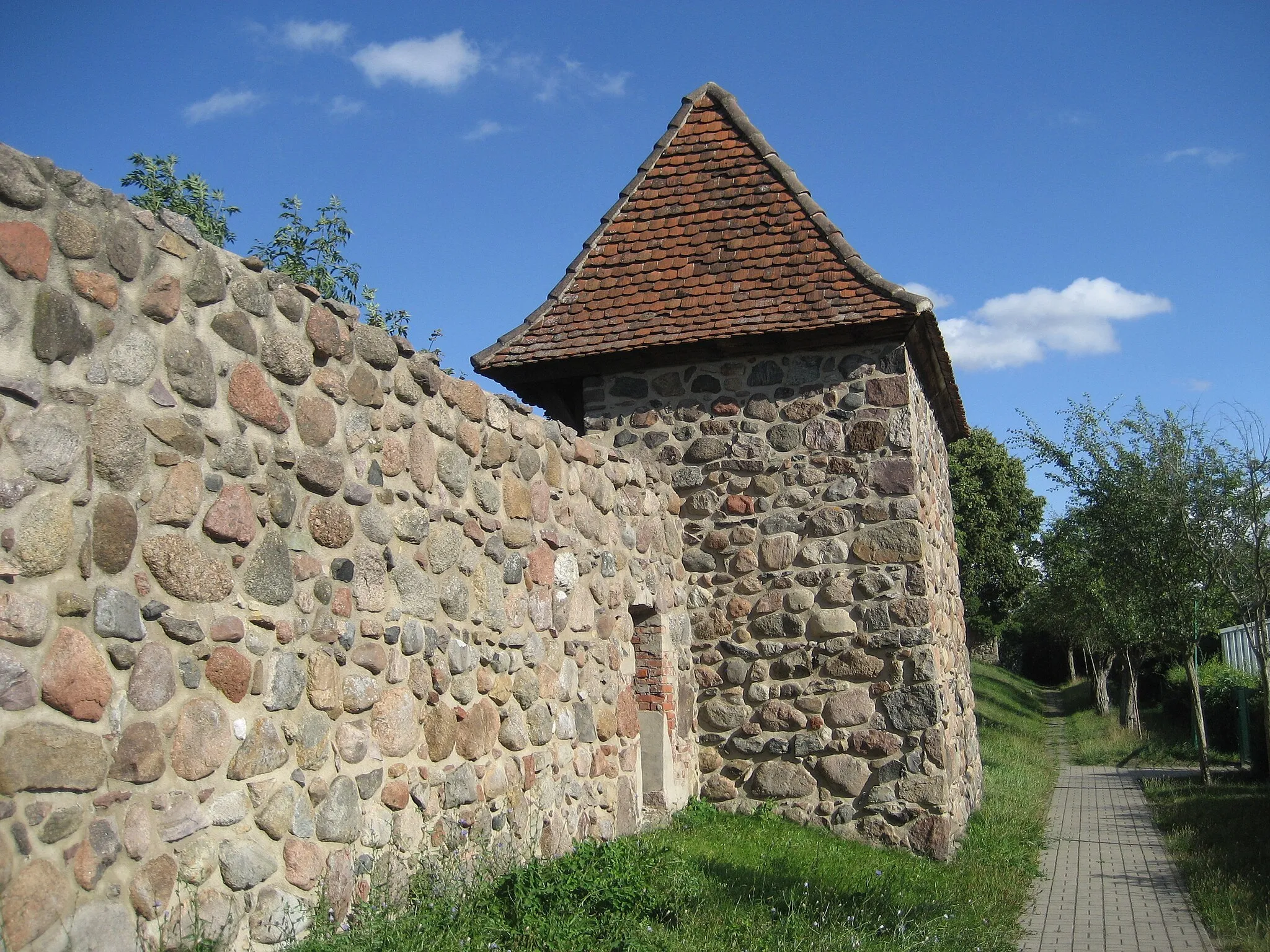 Photo showing: Wiekhaus in der Stadtmauer von Brüssow.