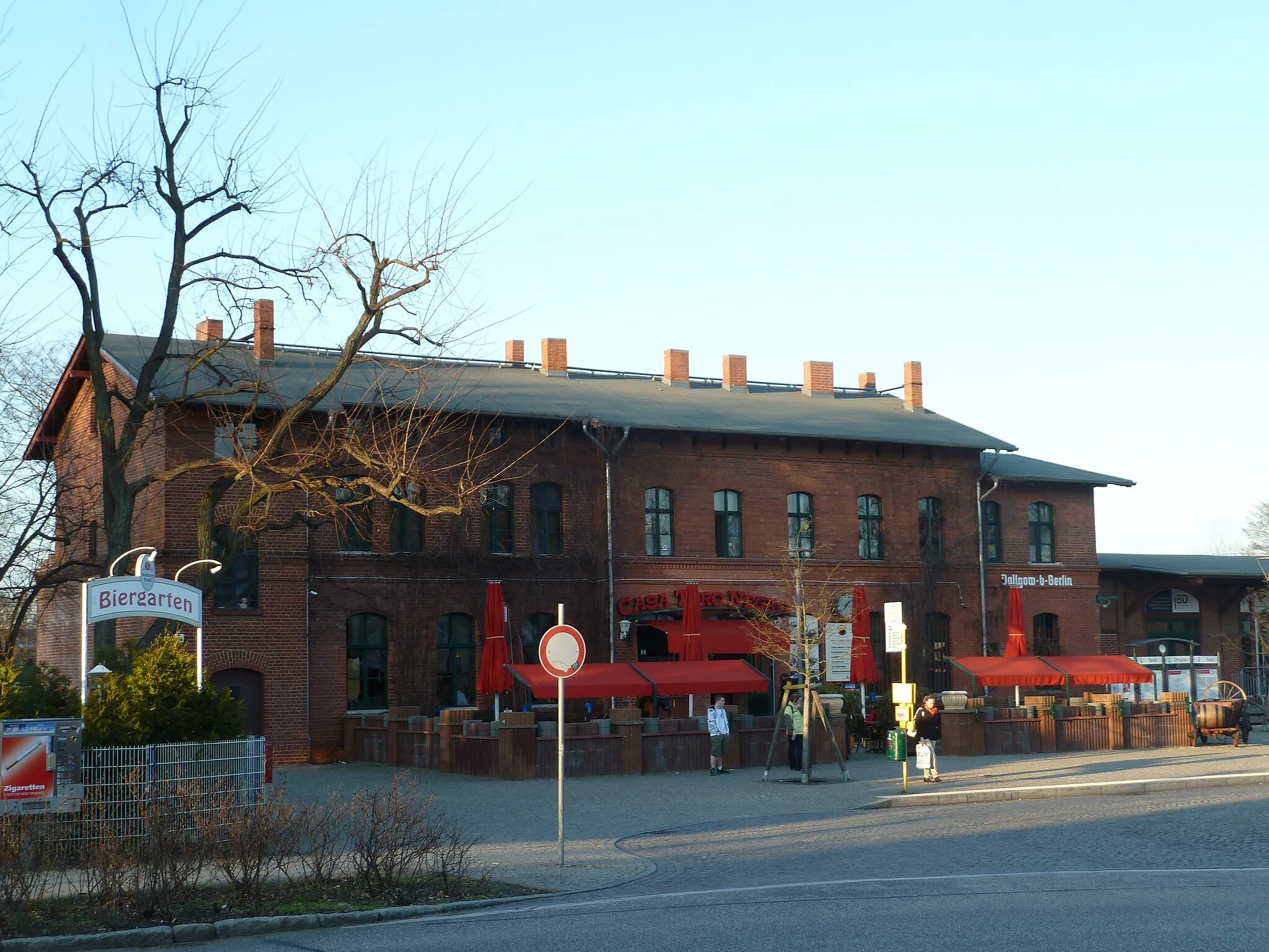 Photo showing: Bahnhof Dallgow-Döberitz mit Vorplatz