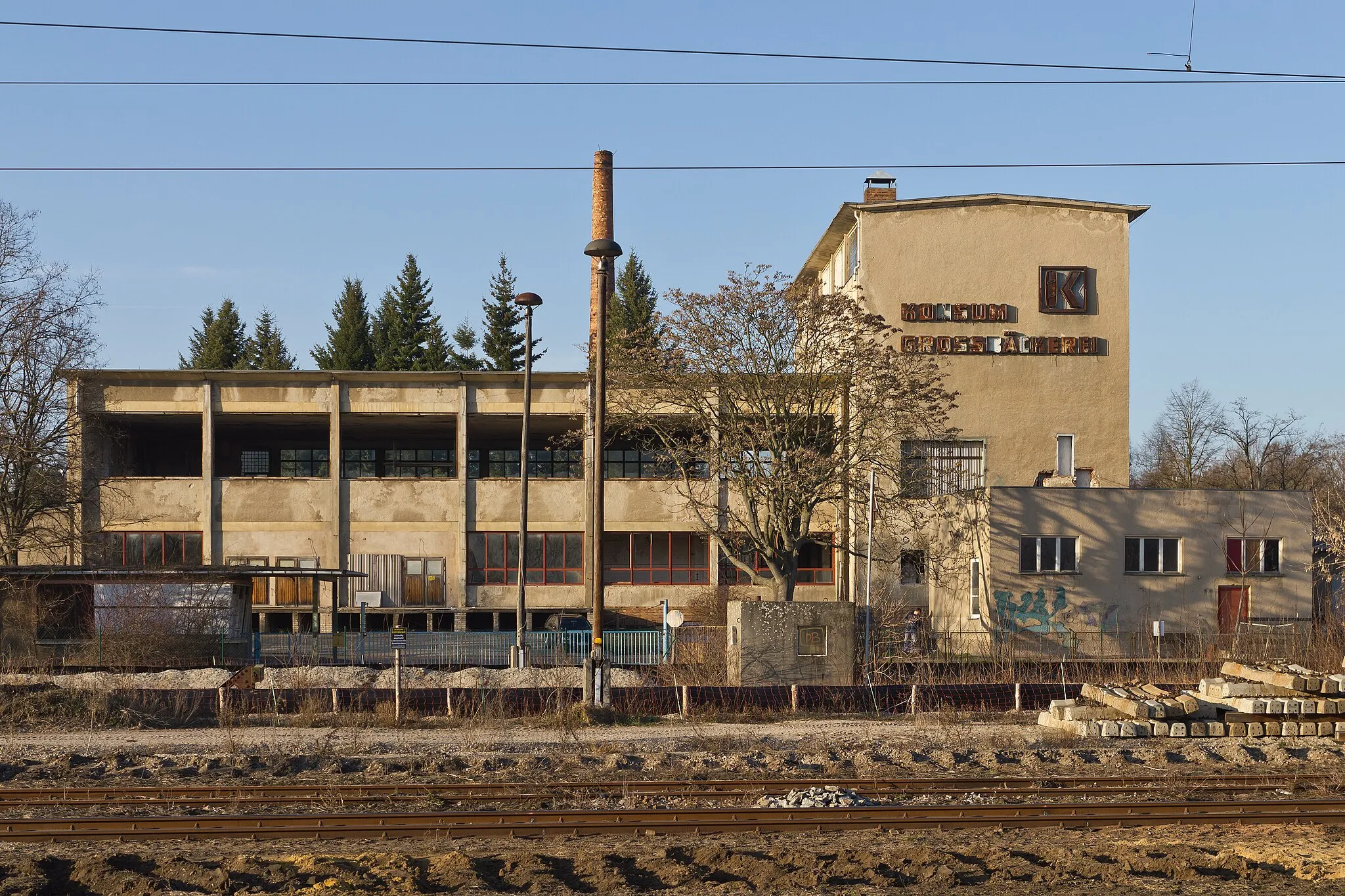 Photo showing: Ruins of a former GDR bakery in Elsterwerda-Biehla, Brandenburg, Germany