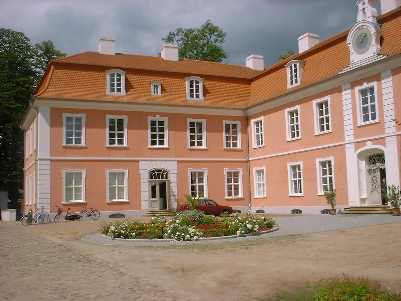 Photo showing: Palace in Wolfshagen (municipality Groß Pankow) in Brandenburg, Germany