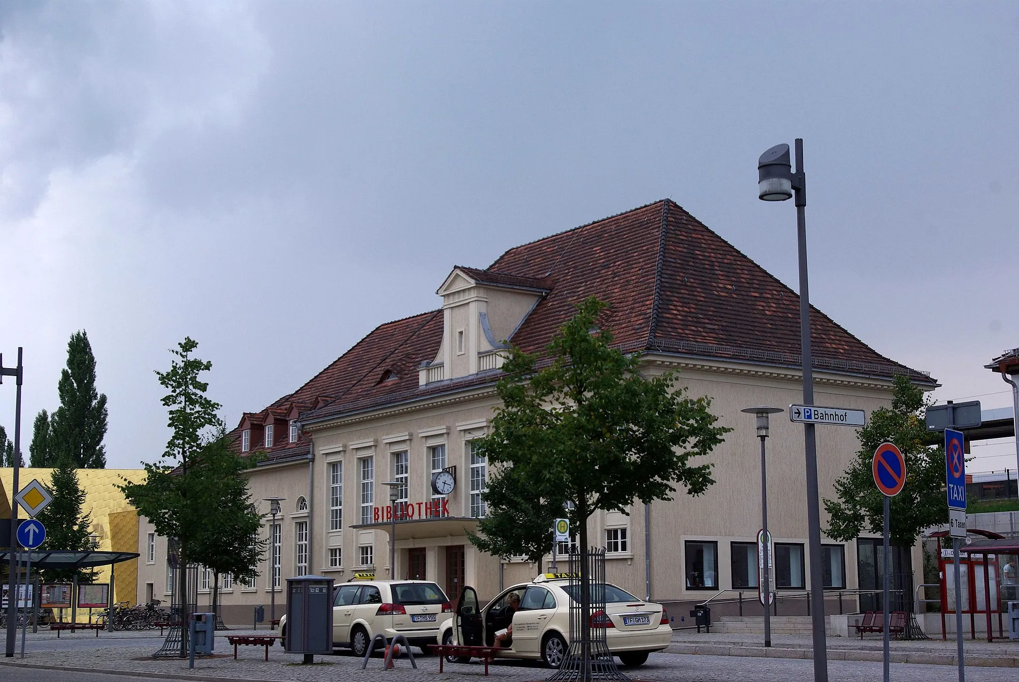 Photo showing: Luckenwalde in Brandenburg. Der Bahnhof (Hauptbahnhof) steht unter Denkmalschutz.