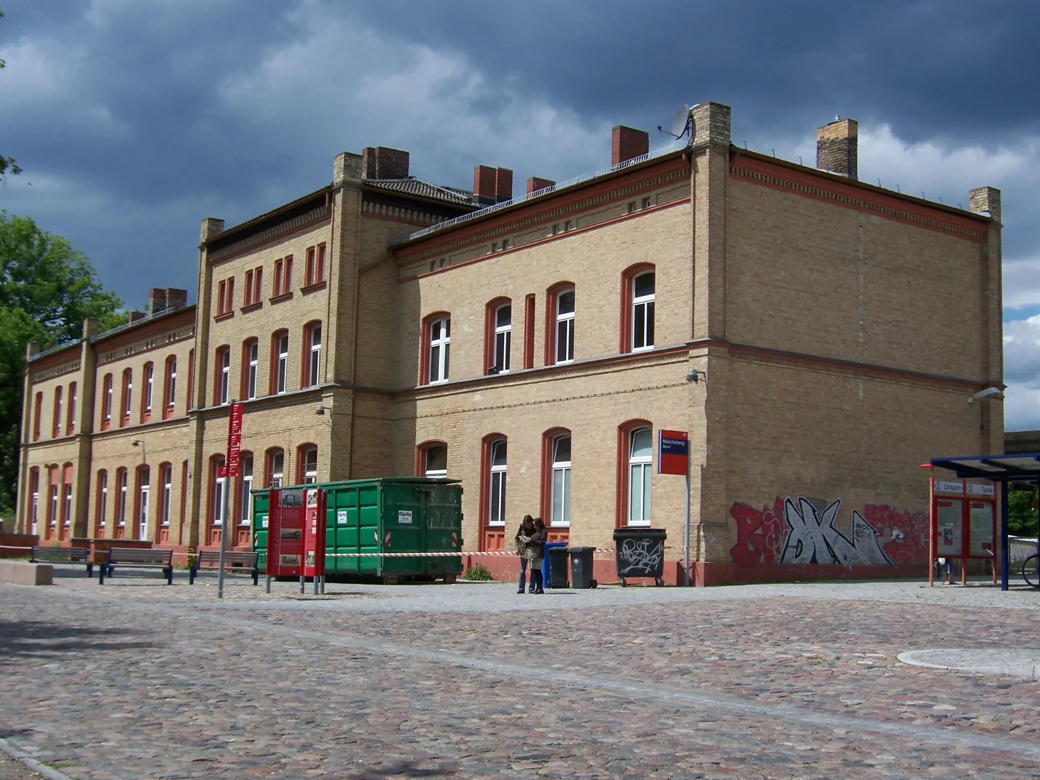 Photo showing: Bahnhof Müncheberg (Mark), Empfangsgebäude Straßenseite