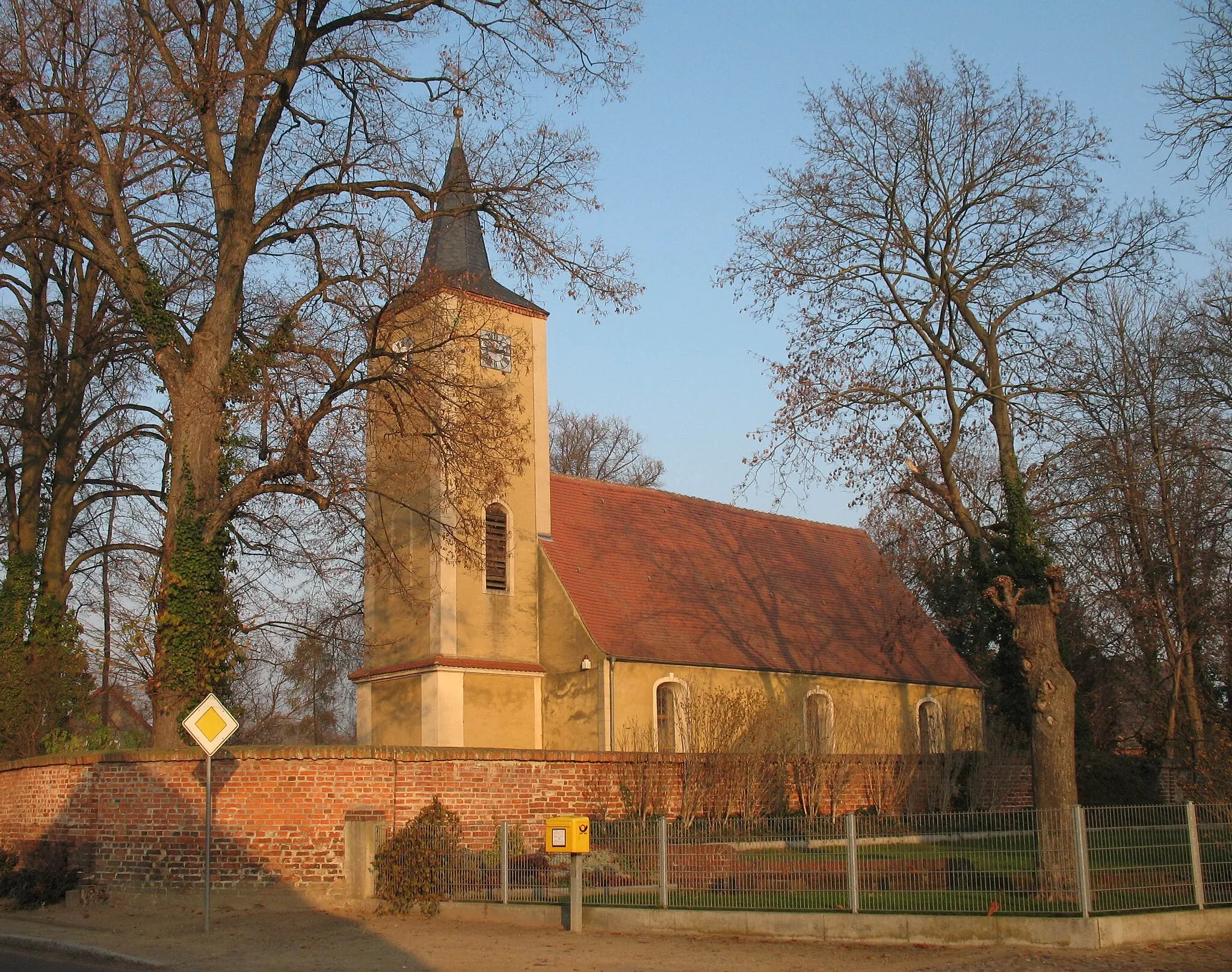 Photo showing: Church in Nennhausen in Brandenburg, Germany