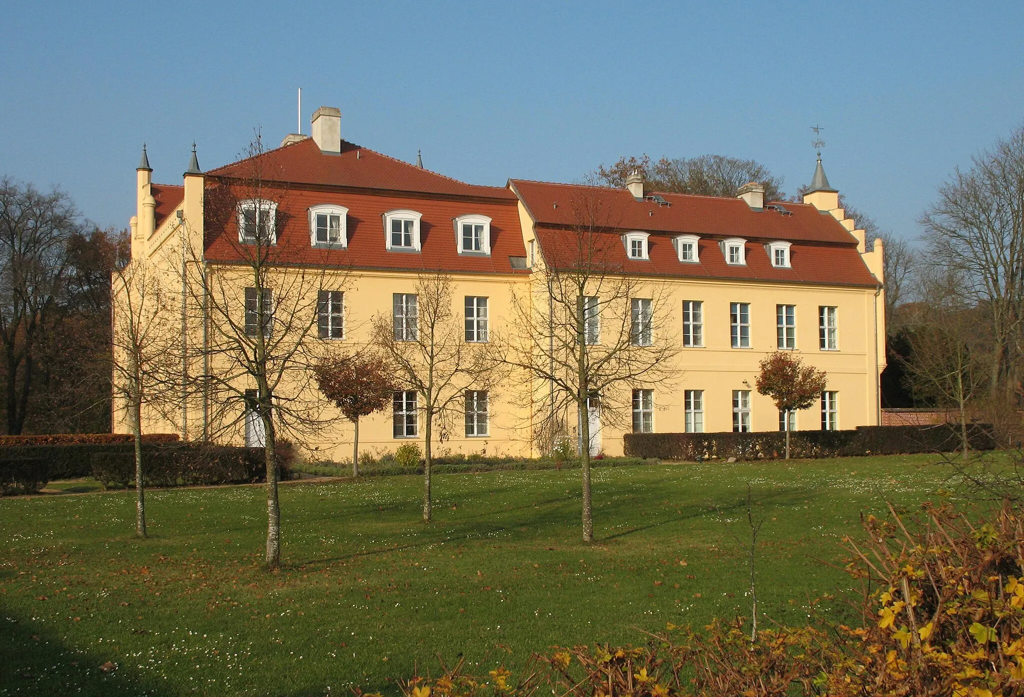 Photo showing: Palace in Nennhausen in Brandenburg, Germany