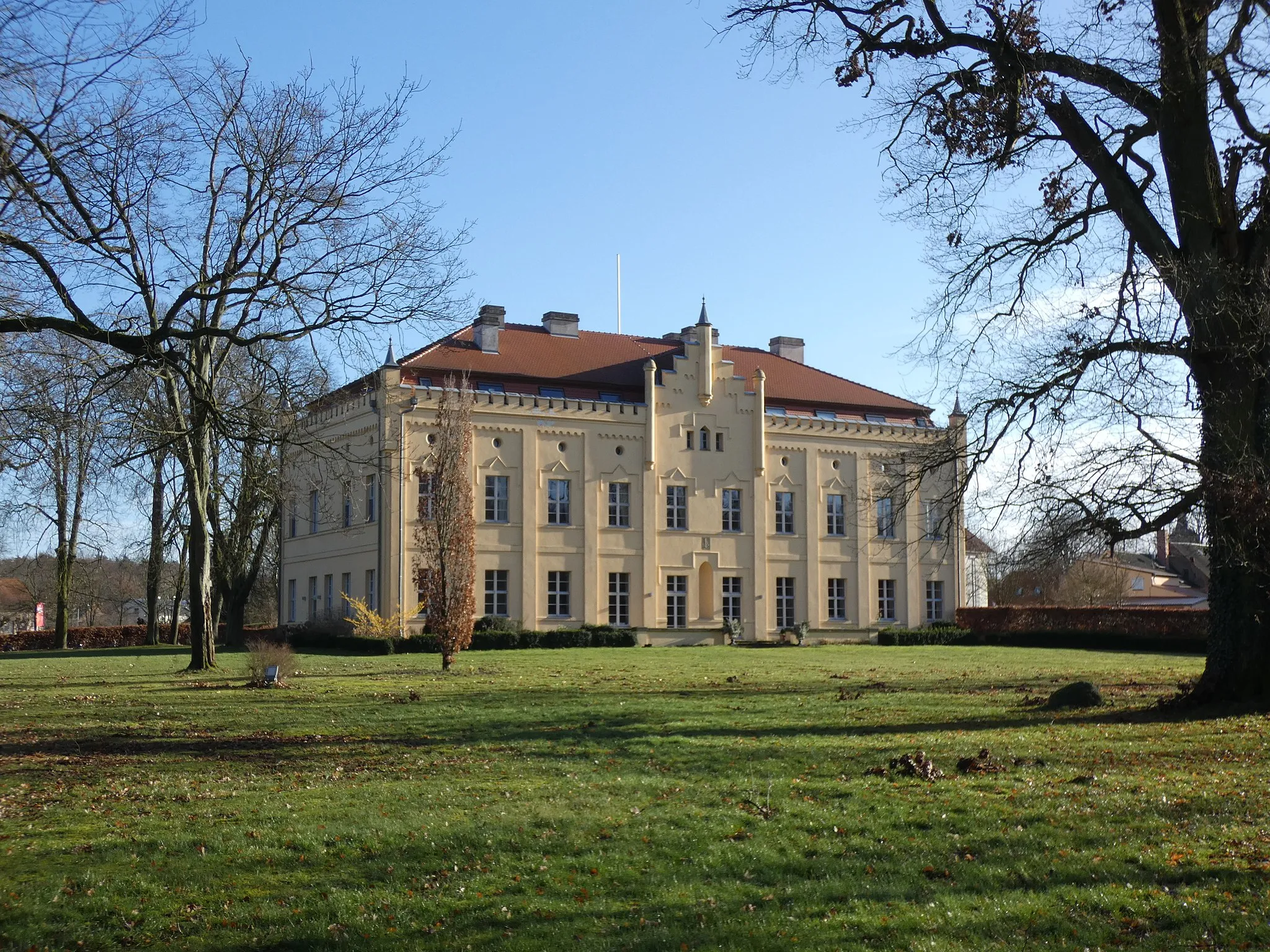 Photo showing: Schloss Nennhausen