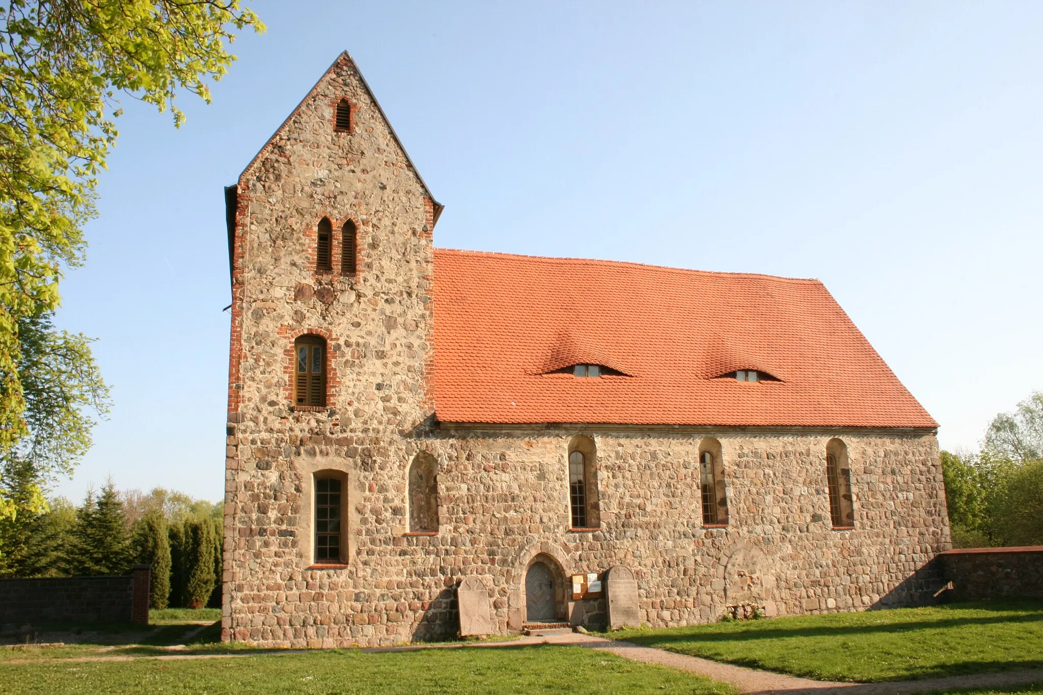 Photo showing: Church of Neuendorf, Oderberg municipality, Barnim district, Brandenburg state, Germany