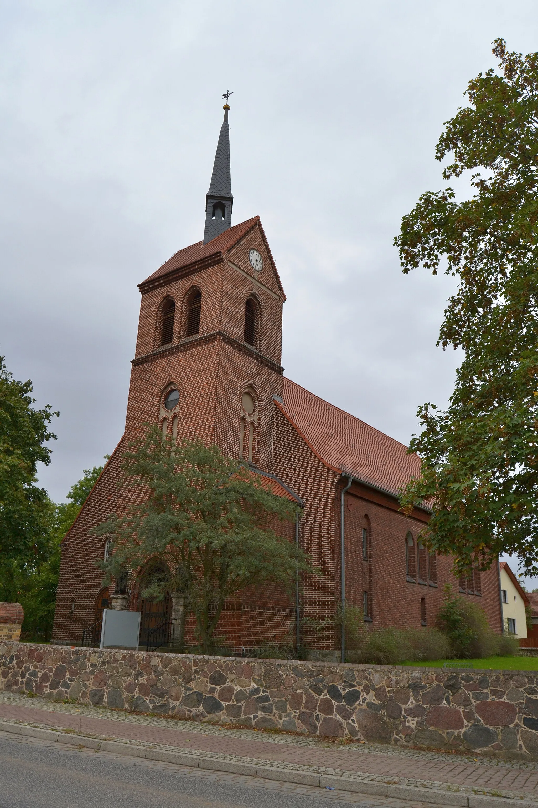 Photo showing: Die Petruskirche in Petershagen  bei Berlin