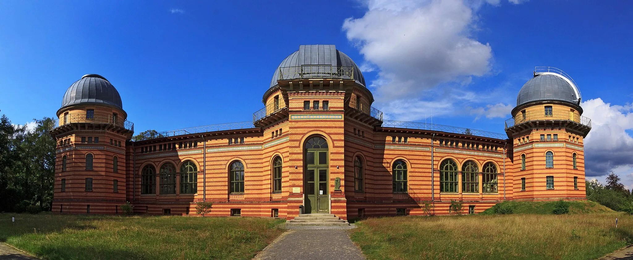 Photo showing: The Astrophysical Observatory in Potsdam, Germany. The building now hosts the Potsdam Institute for Climate Impact Research.