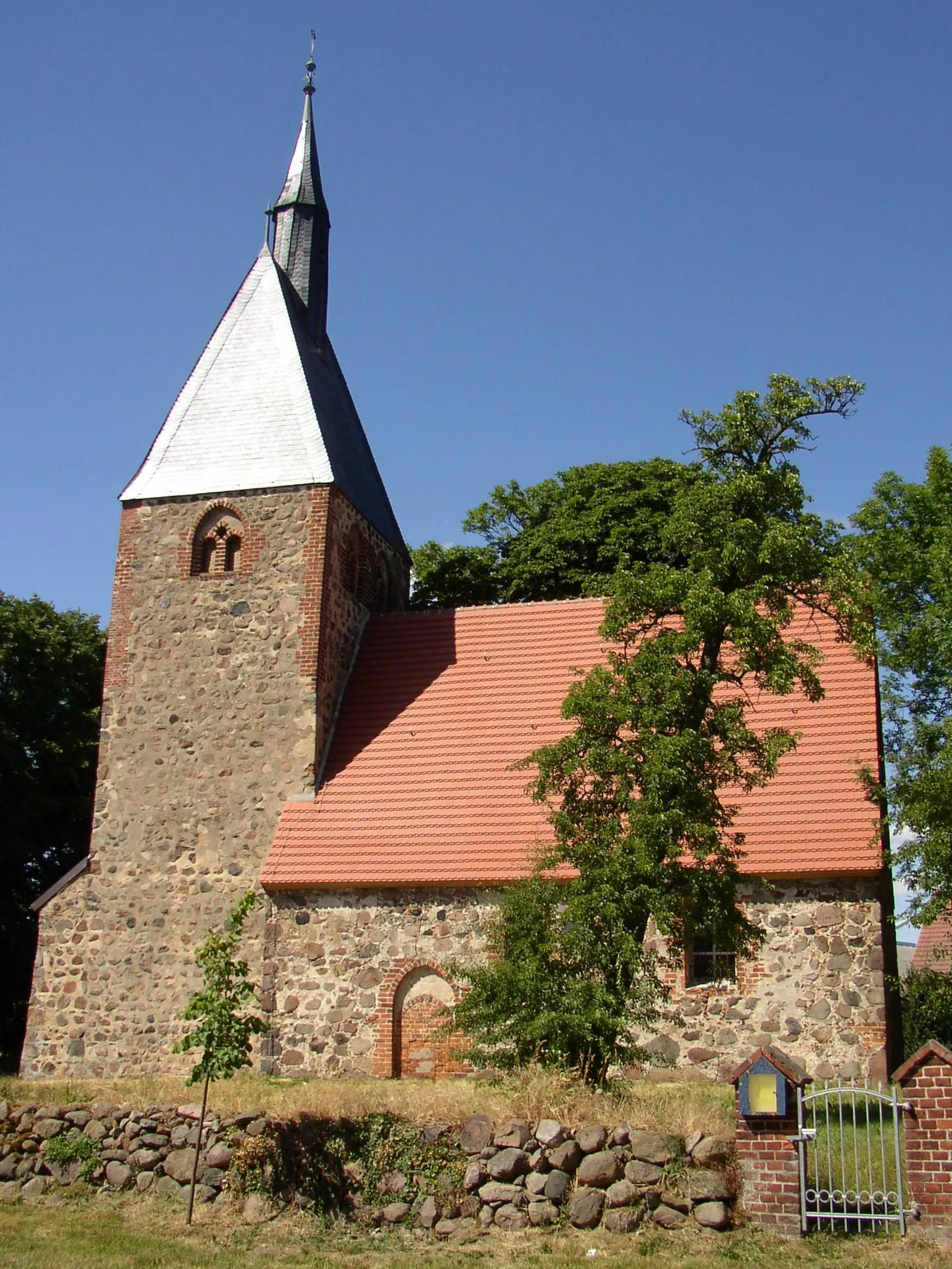 Photo showing: Church in Pritzwalk-Sarnow in Brandenburg, Germany