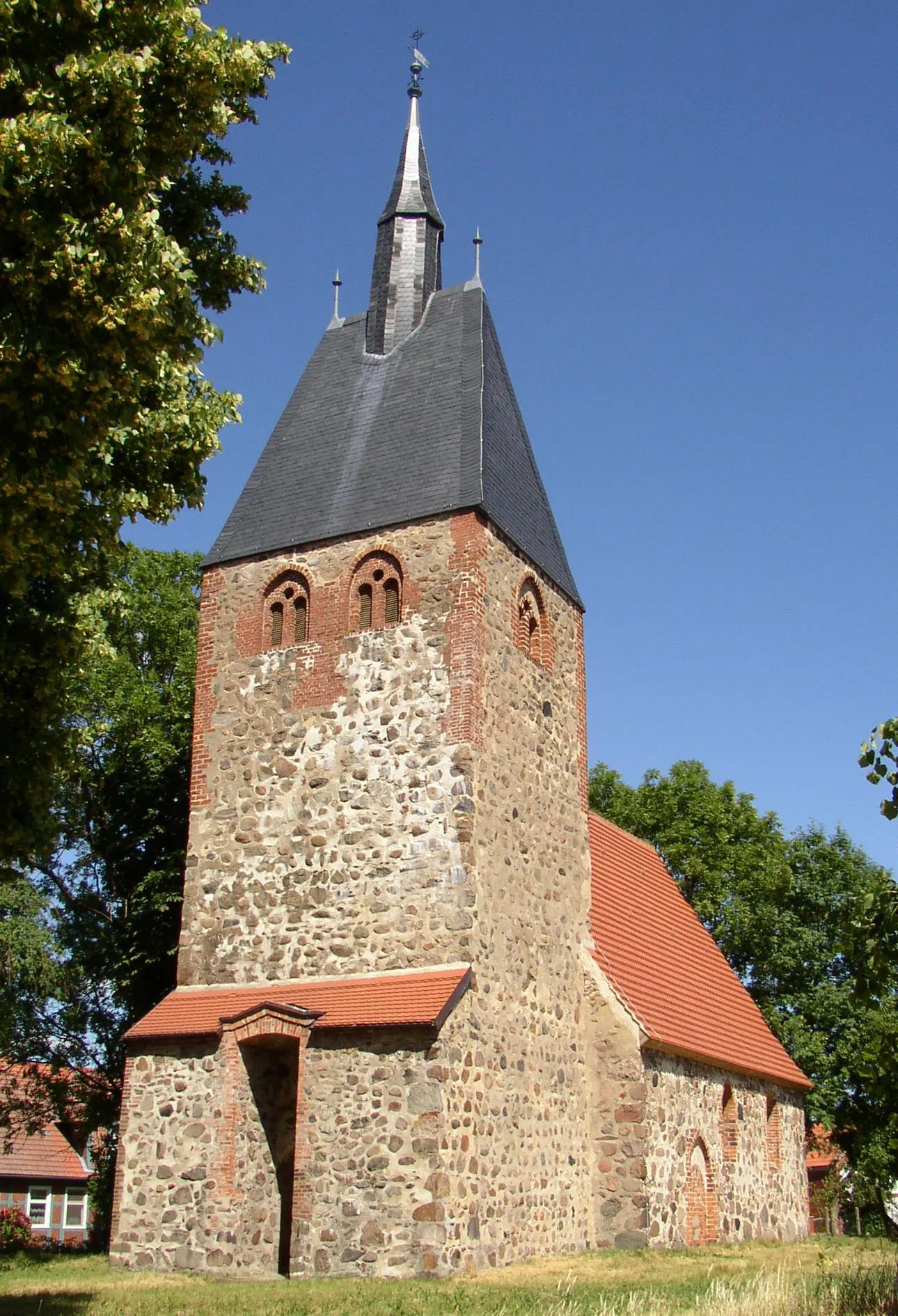 Photo showing: Church in Pritzwalk-Sarnow in Brandenburg, Germany