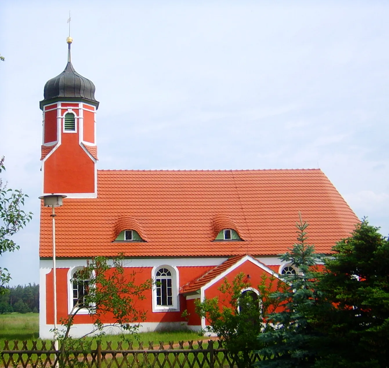 Photo showing: Dorfkirche Rückersdorf, Deutschland.