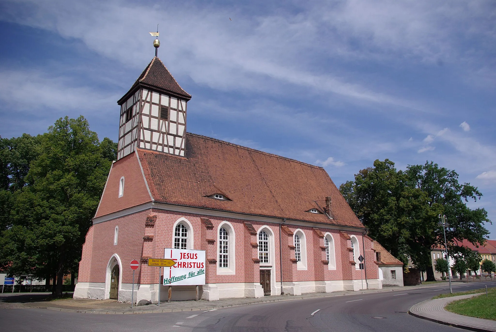 Photo showing: Sonnewalde in Brandenburg. Die Kirche stammt wahrscheinlich aus dem 15. Jahrhundert. Die Kirche steht unter Denkmalschutz.