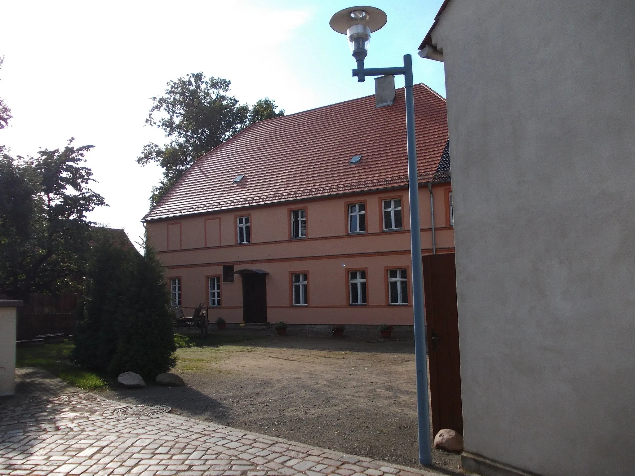 Photo showing: Former brewing house at Ringstrasse in Uebigau (Uebigau-Wahrenbrück, Elbe-Elster district, Brandenburg)