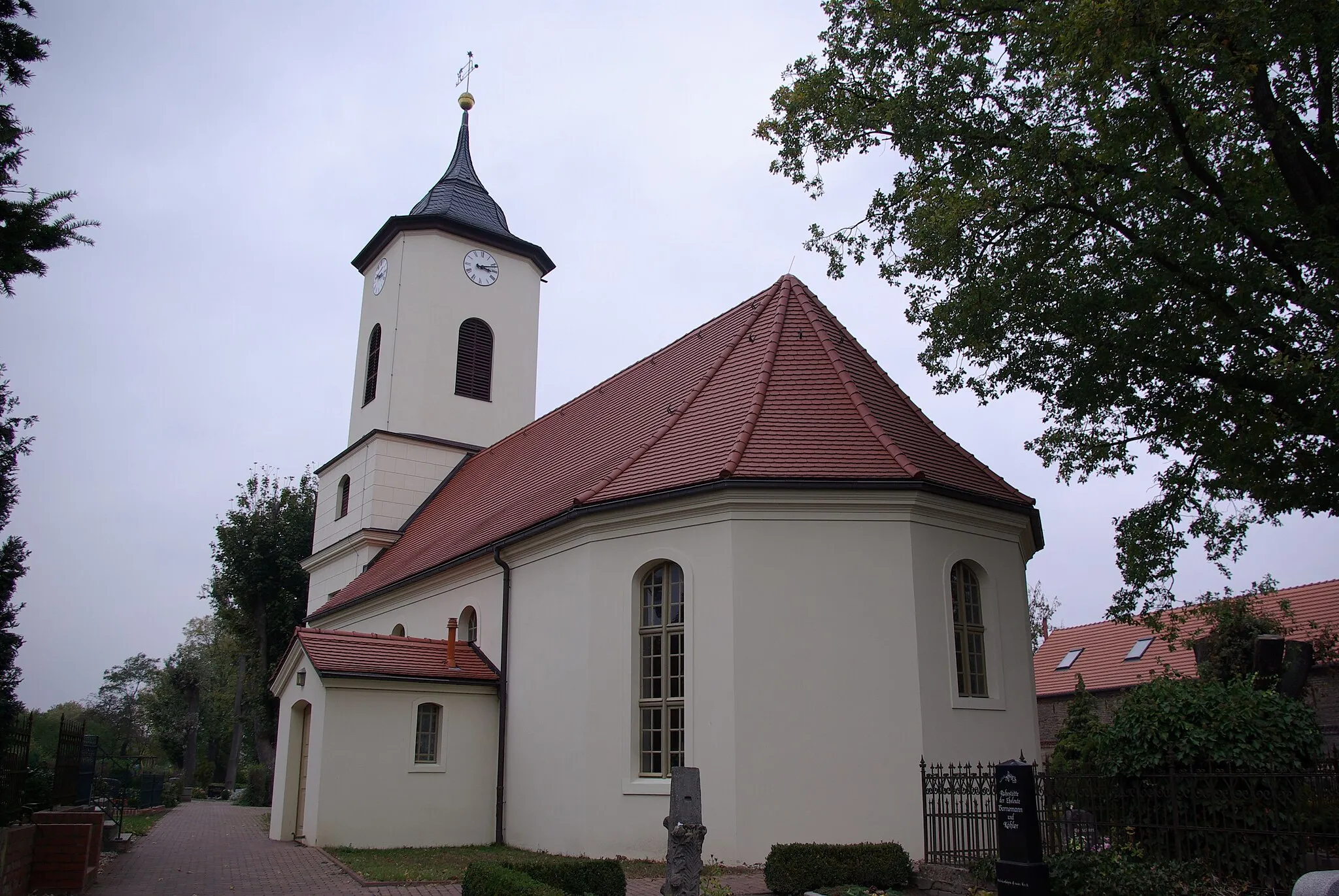 Photo showing: Wustermark in Brandenburg. Die Kirche wurde 1793 erbaut und steht unter Denkmalschutz.