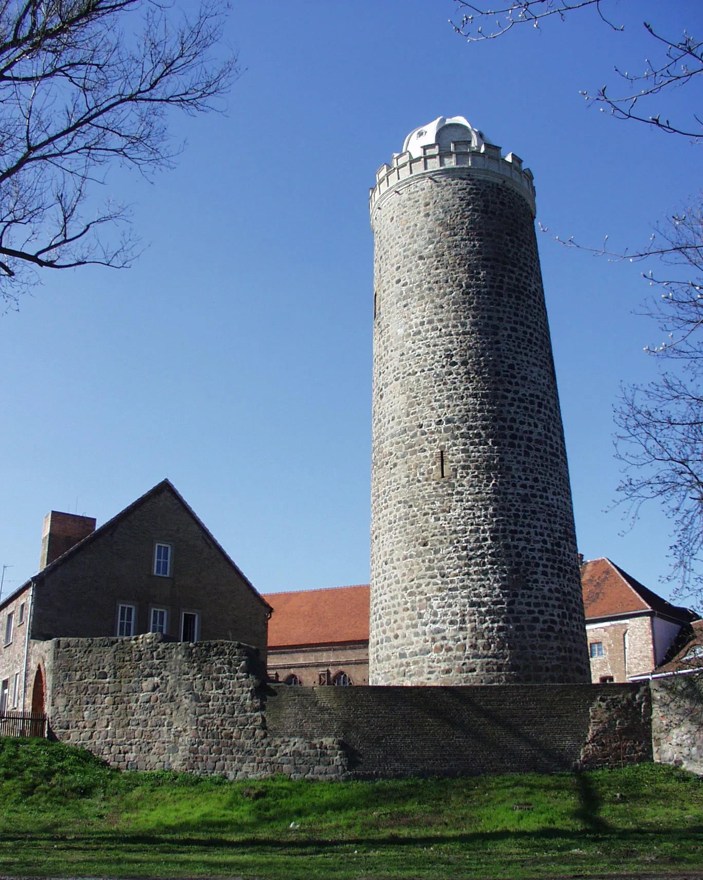 Photo showing: Burg Ziesar - Bergfried - selbst fotografiert 2004