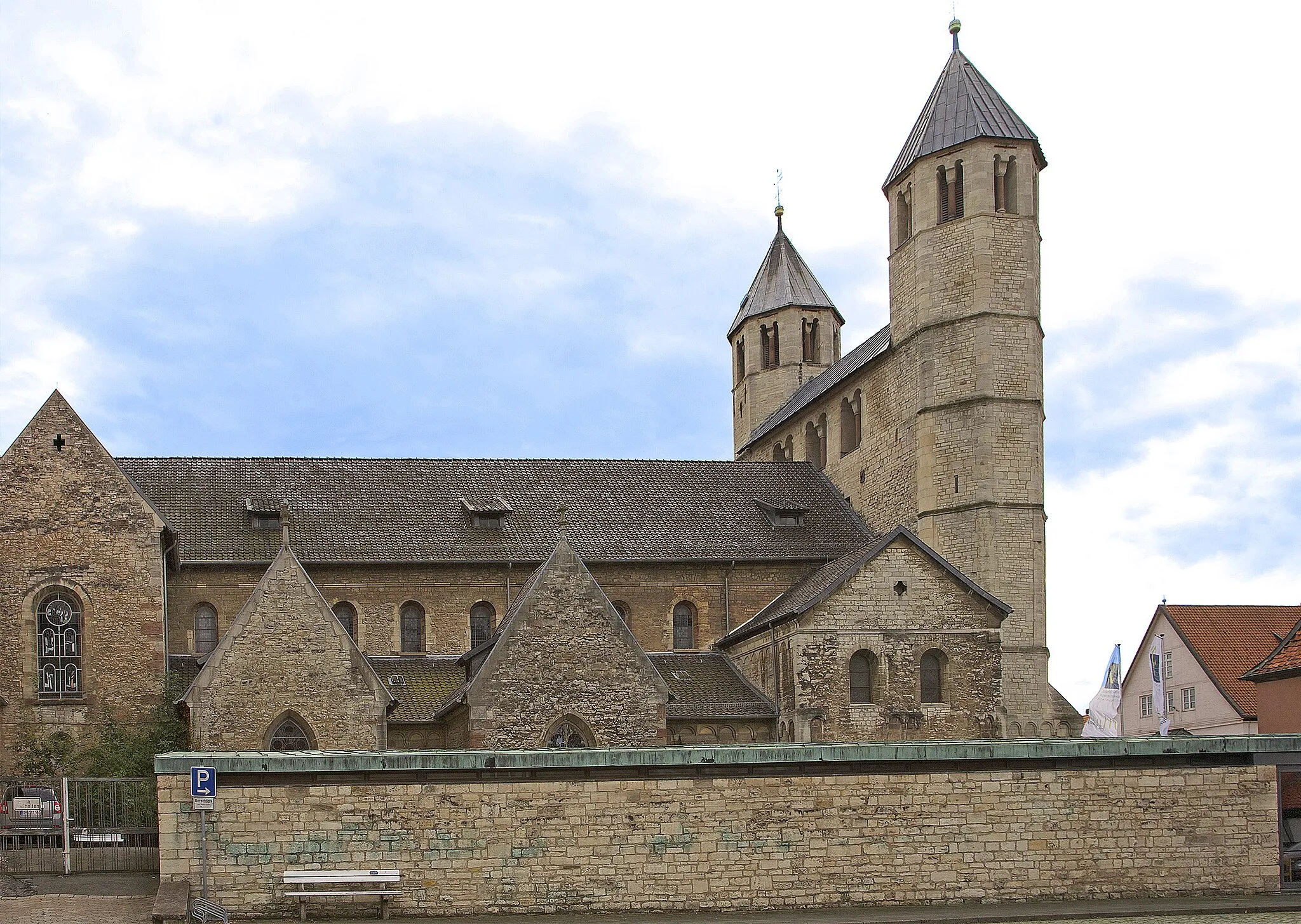 Photo showing: Collegiate Church Bad Gandersheim: The listed church building was consecrated in 1007.