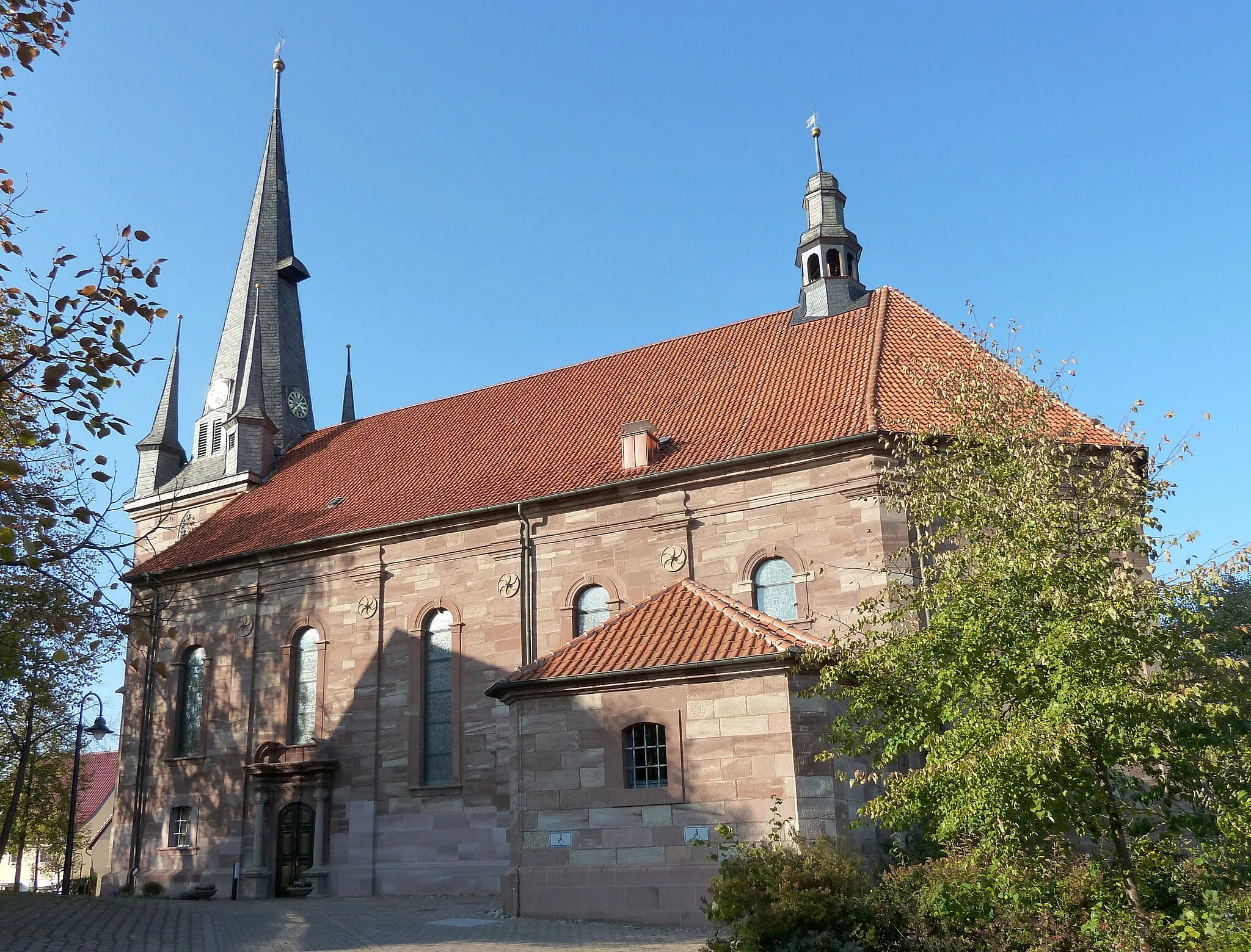 Photo showing: Katholische Pfarrkirche St. Cosmas und Damian in Bilshausen, Südniedersachsen. Erbaut 1781-83 durch den Maurermeister Johann Burchardt aus Nesselröden