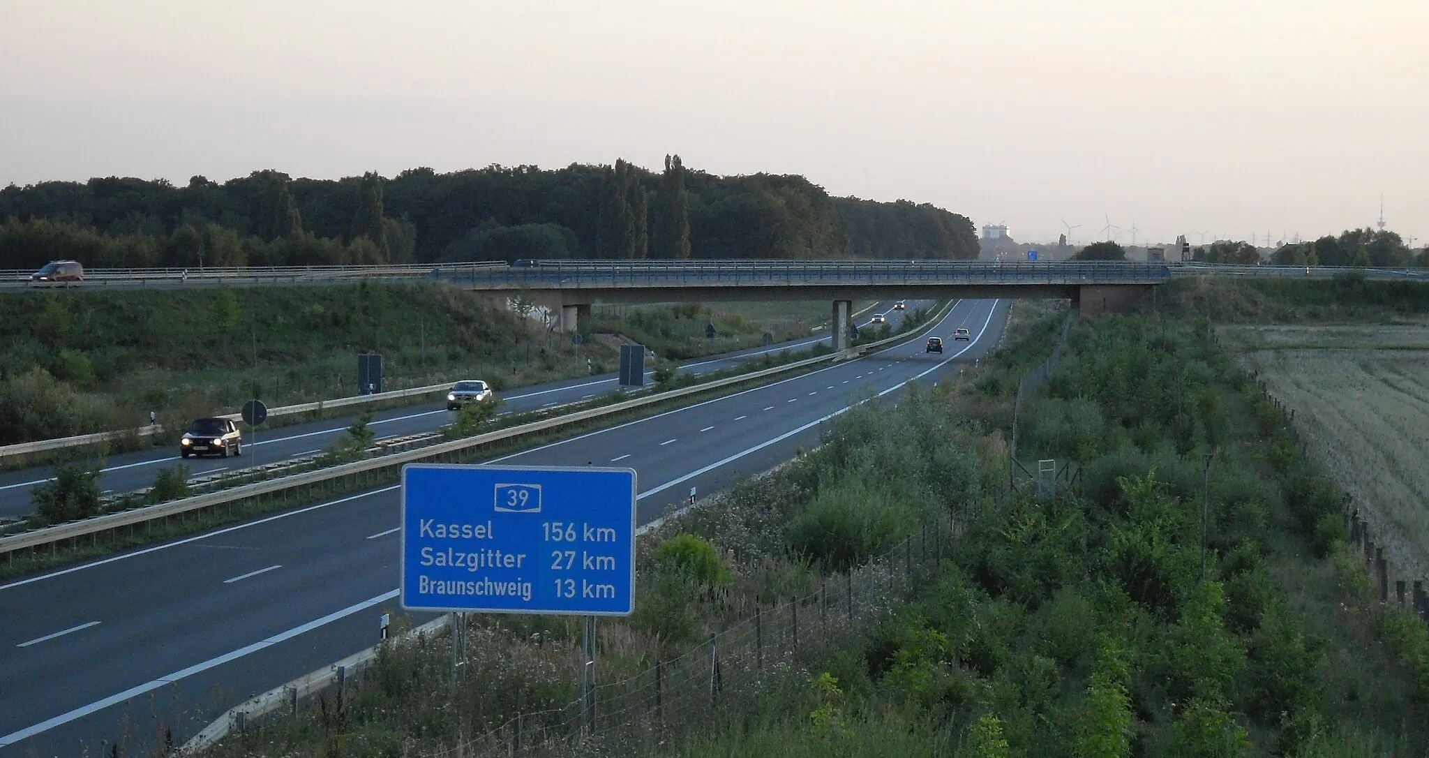 Photo showing: The Bundesstraße 1 crosses the Bundesautobahn 39 near Cremlingen, Lower Saxony