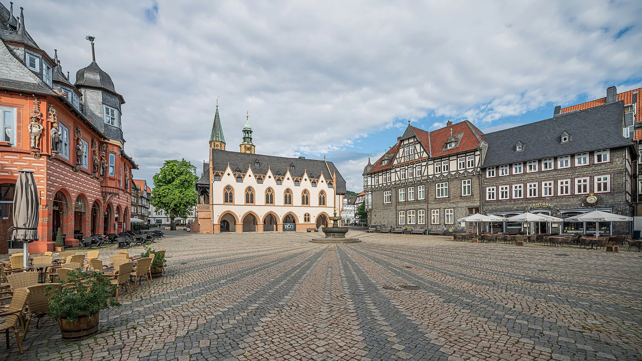 Photo showing: Market Square in Goslar, Lower Saxony, Germany