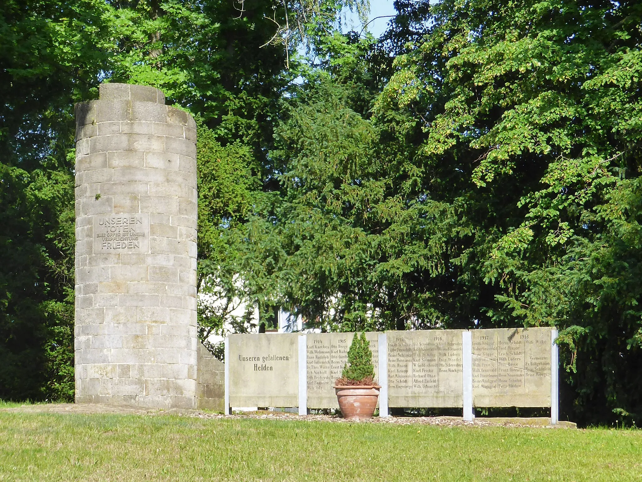 Photo showing: Kriegerdenkmal in Grasleben.