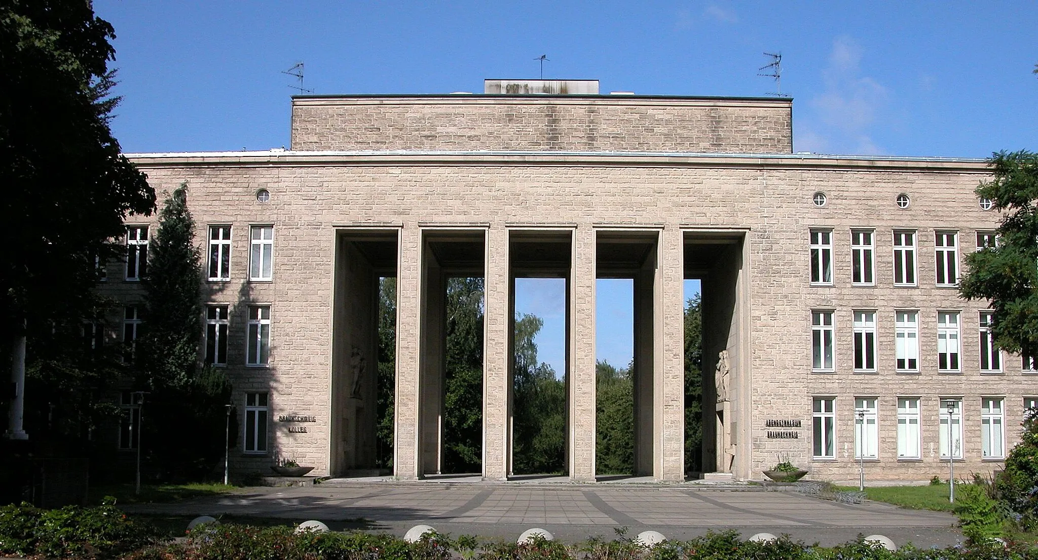 Photo showing: Brunswick, Germany: Akademie für deutsche Jugendführung.