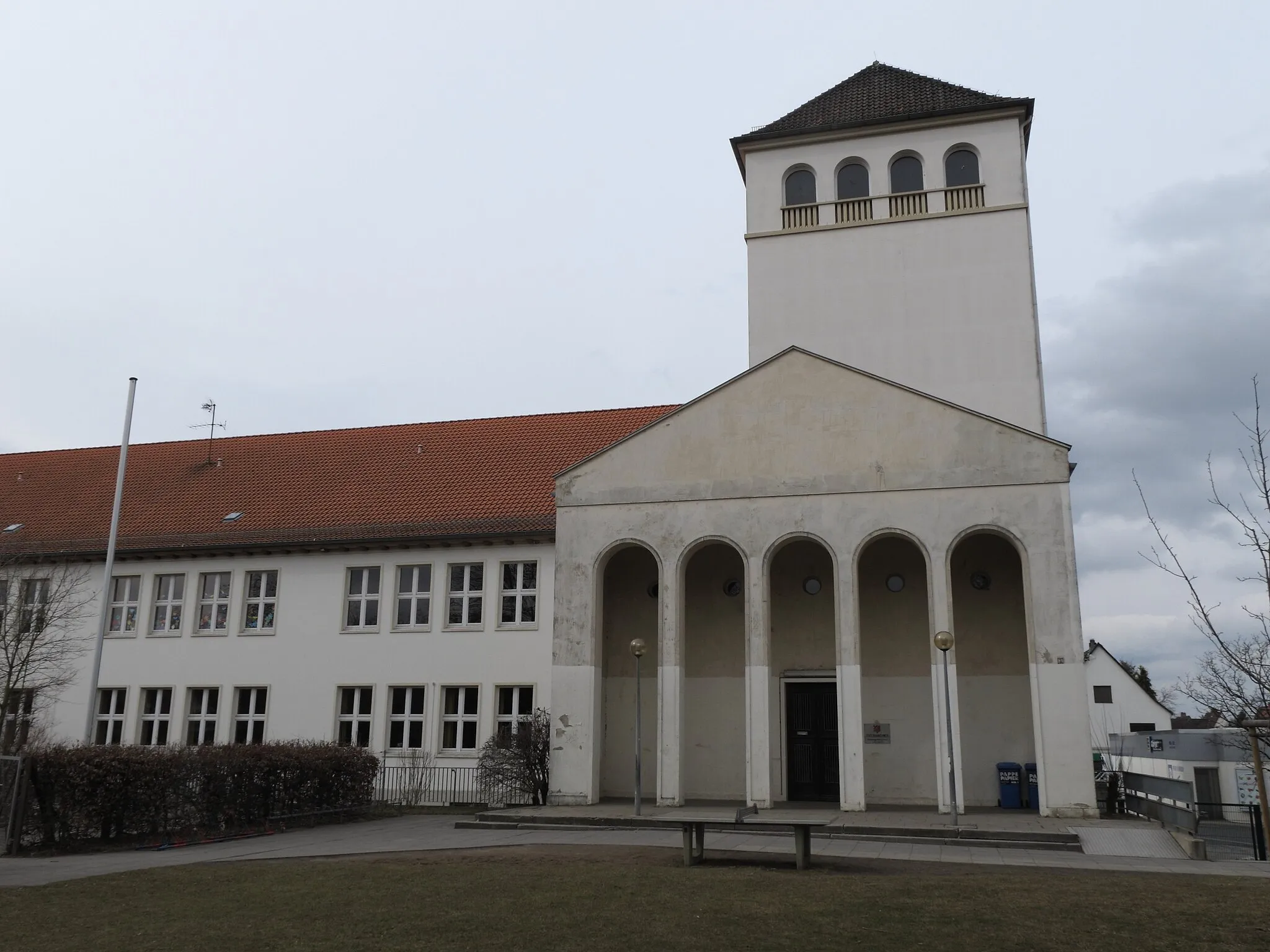 Photo showing: Braunschweig Lehndorf, Aufbauhaus mit "Ehrenhalle"