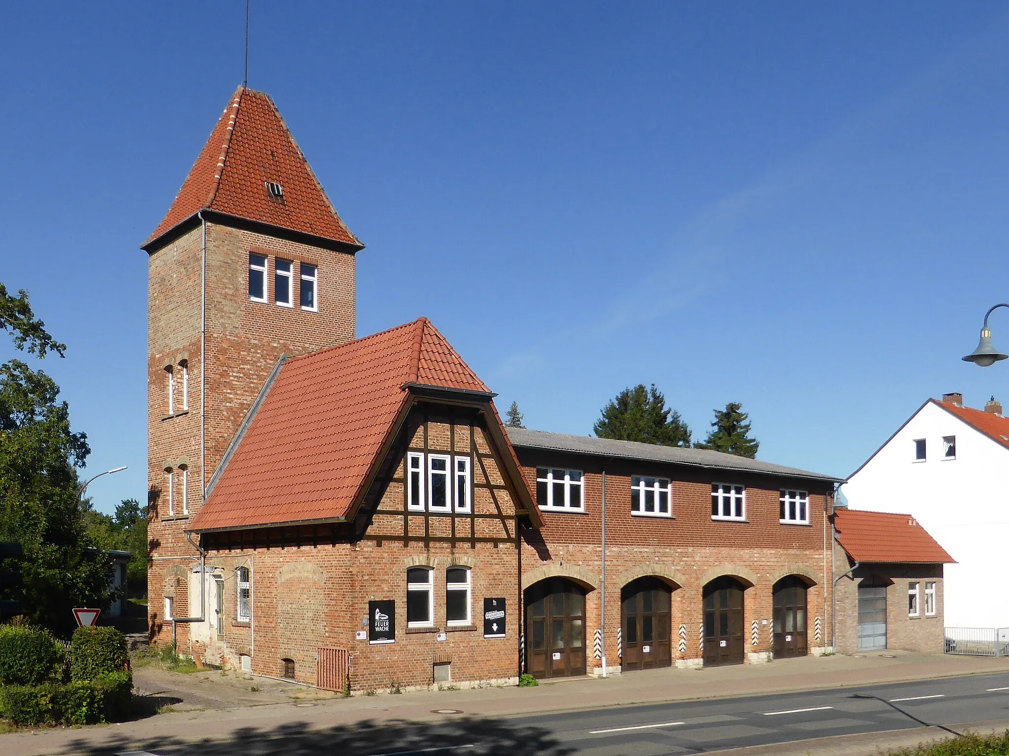 Photo showing: Ehemaliges Feuerwehrhaus in Schöningen.