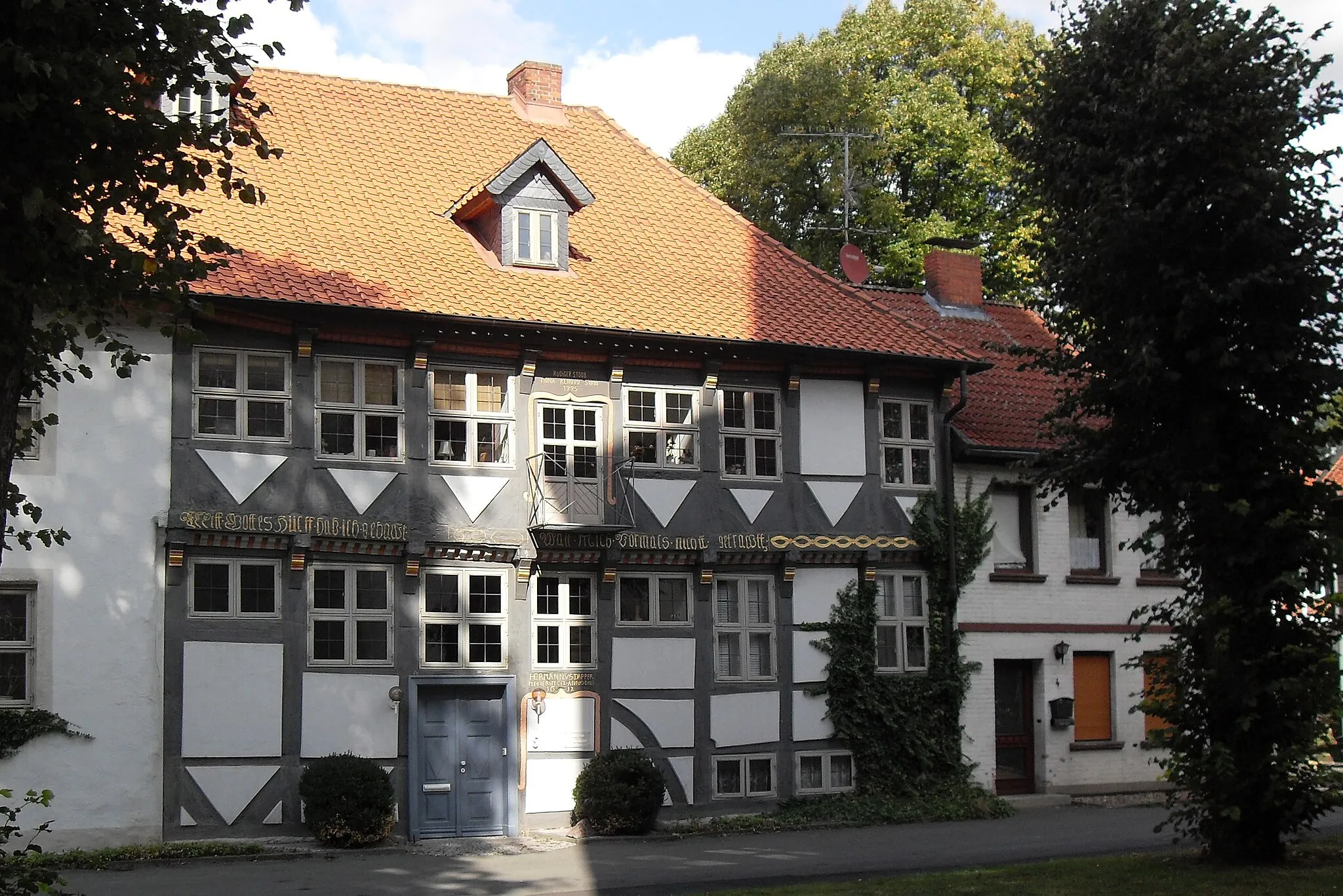 Photo showing: historic house with timber framing near the protestant church in Schöppenstedt