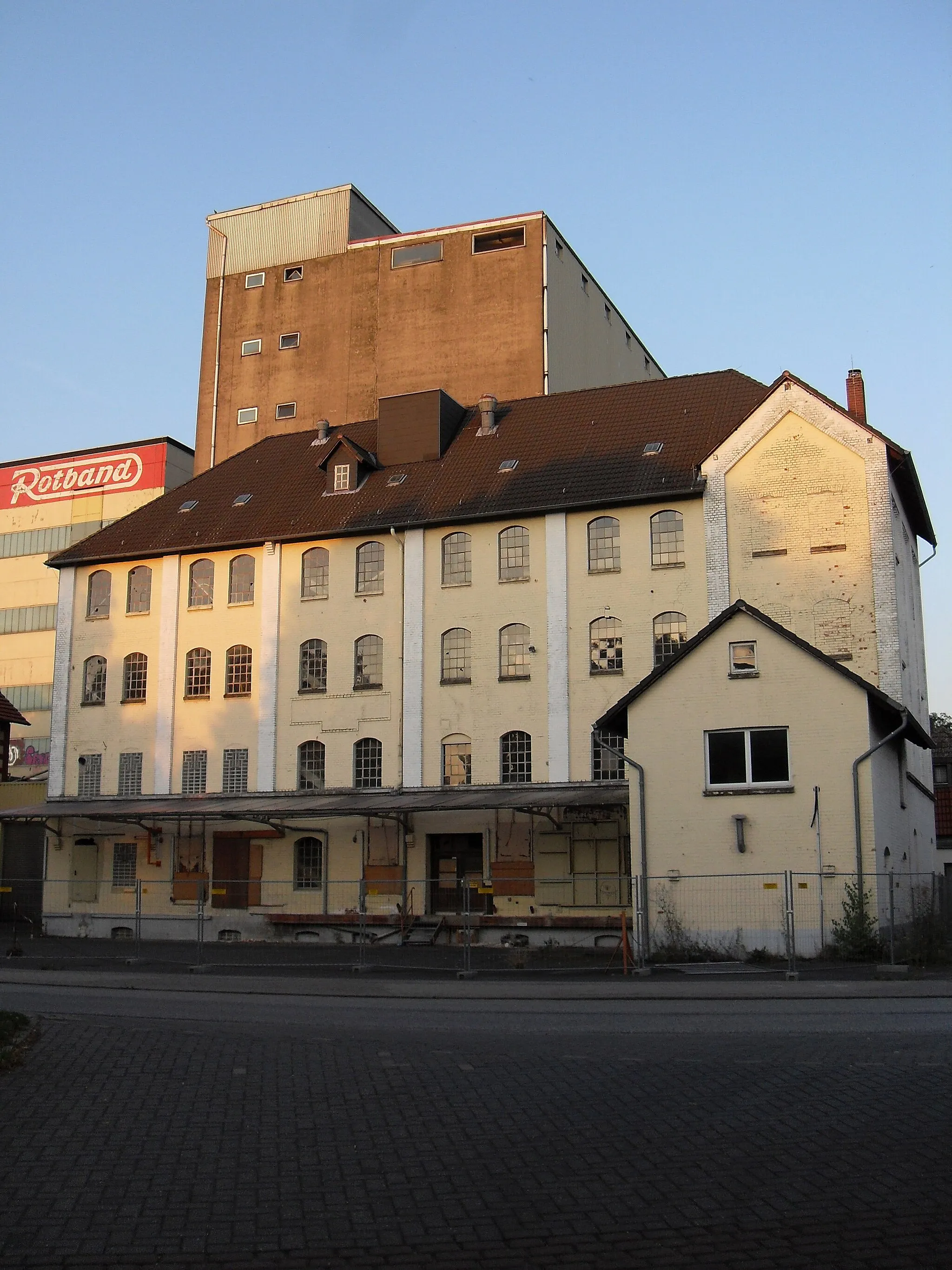 Photo showing: The abandoned flour mill in Sickte, Lower Saxony, Germany