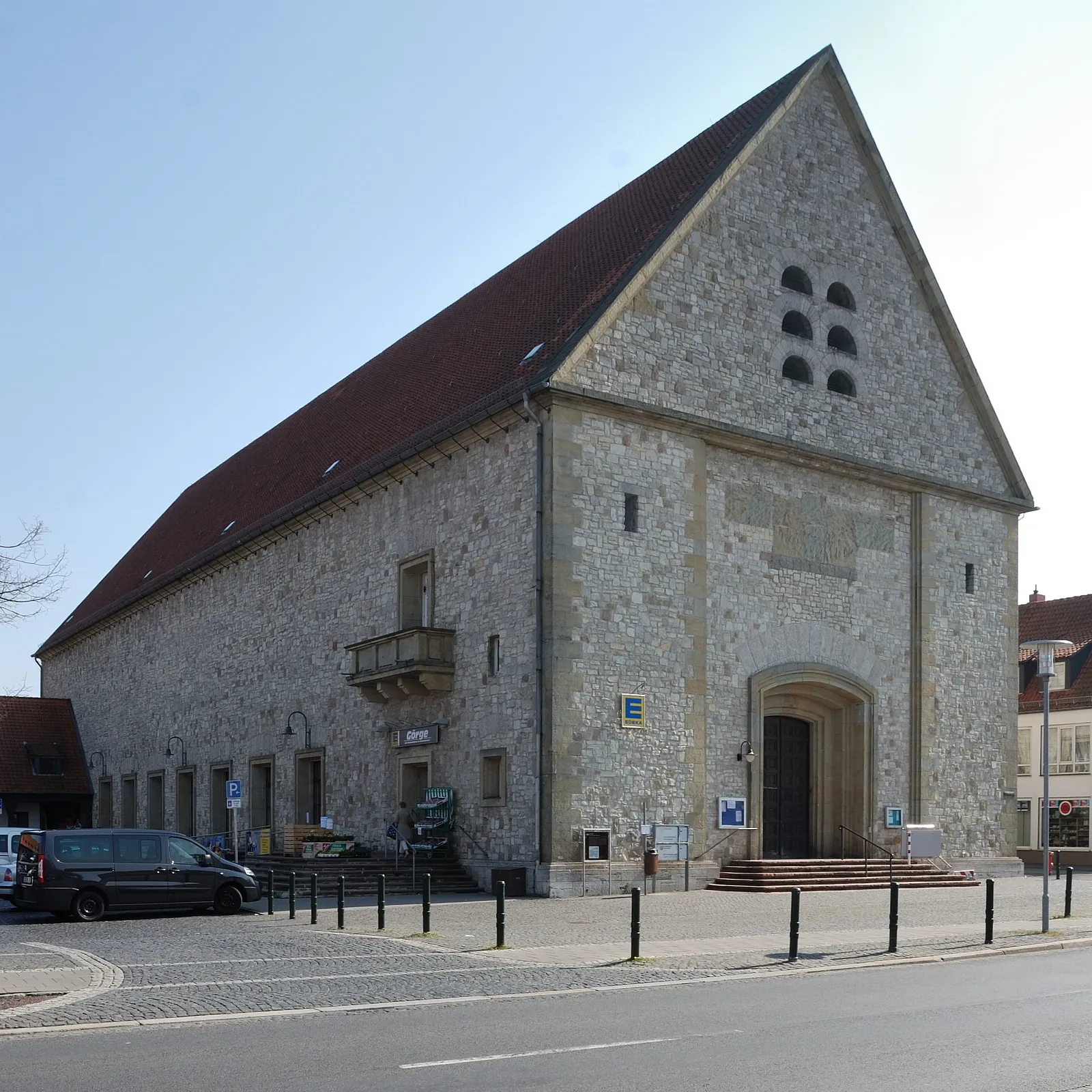 Photo showing: Stirn- und Nordseite des ehemaligen Gemeinschaftshauses in der Südstadt, Braunschweig, Welfenplatz 17