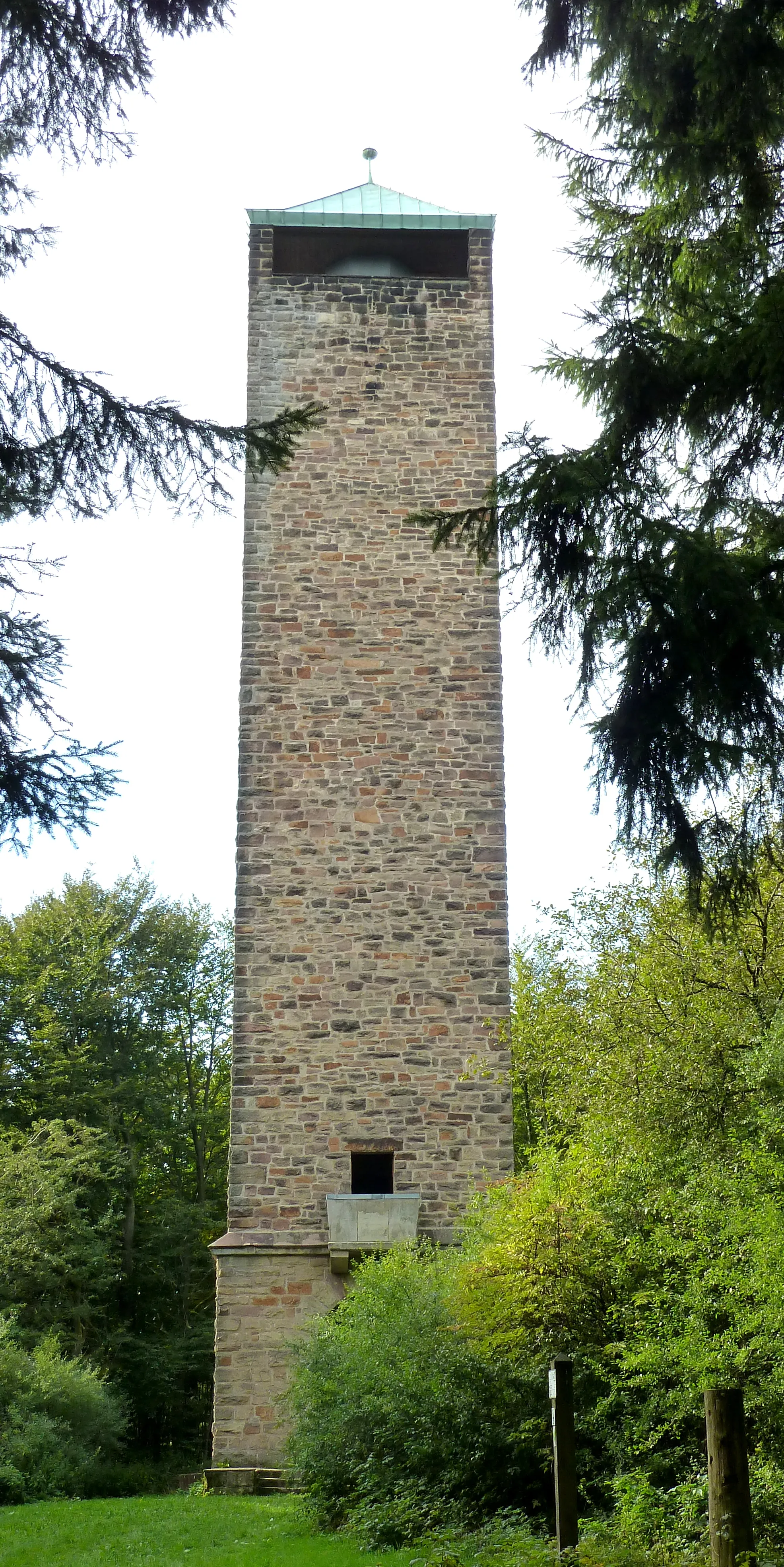 Photo showing: Sollingturm auf dem Strutberg nordnordwestlich von Uslar, errichtet 1934/35