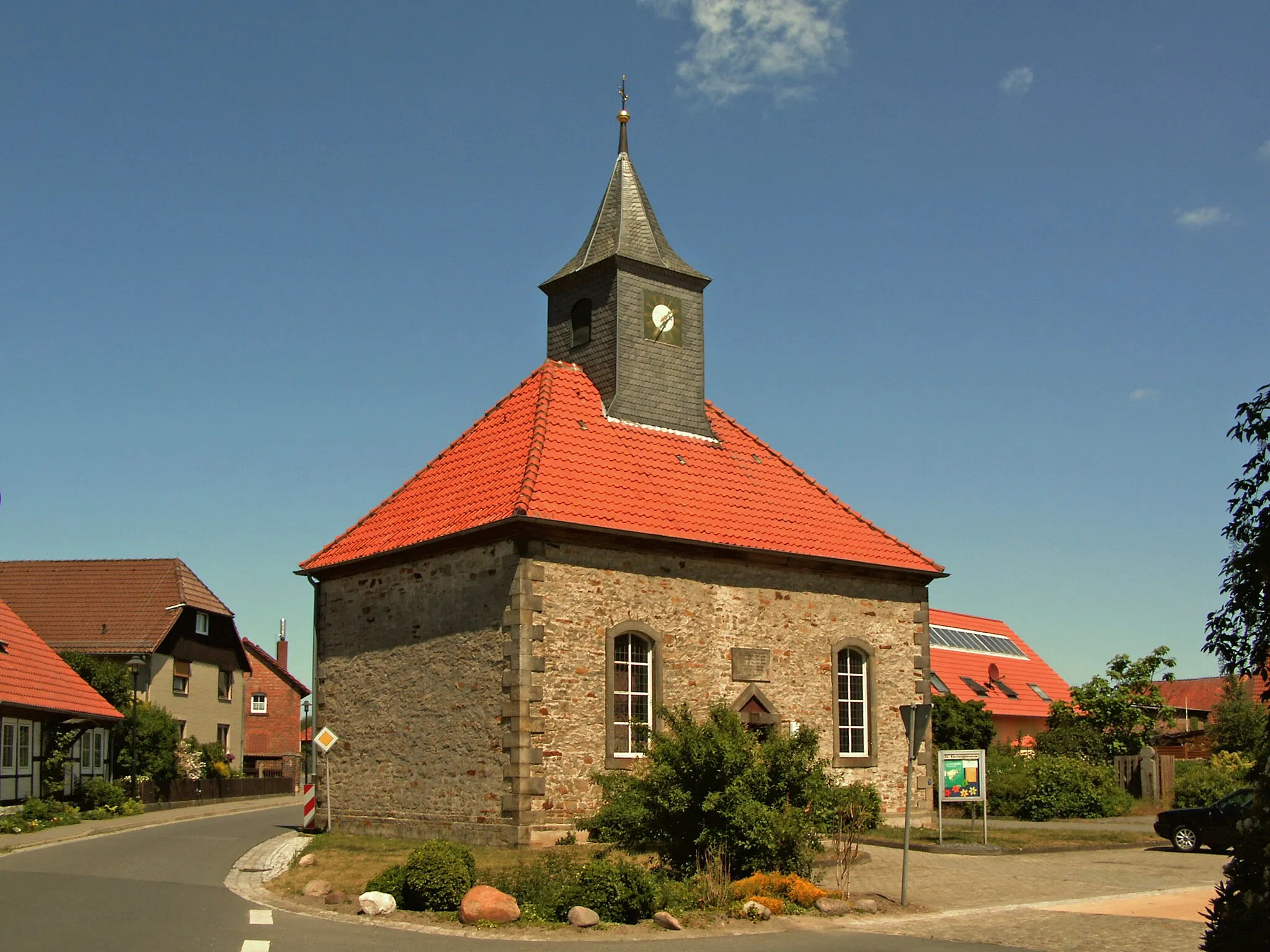 Photo showing: Evangelische Kirche St. Laurentius in Meinkot, Ortsteil von Velpke.