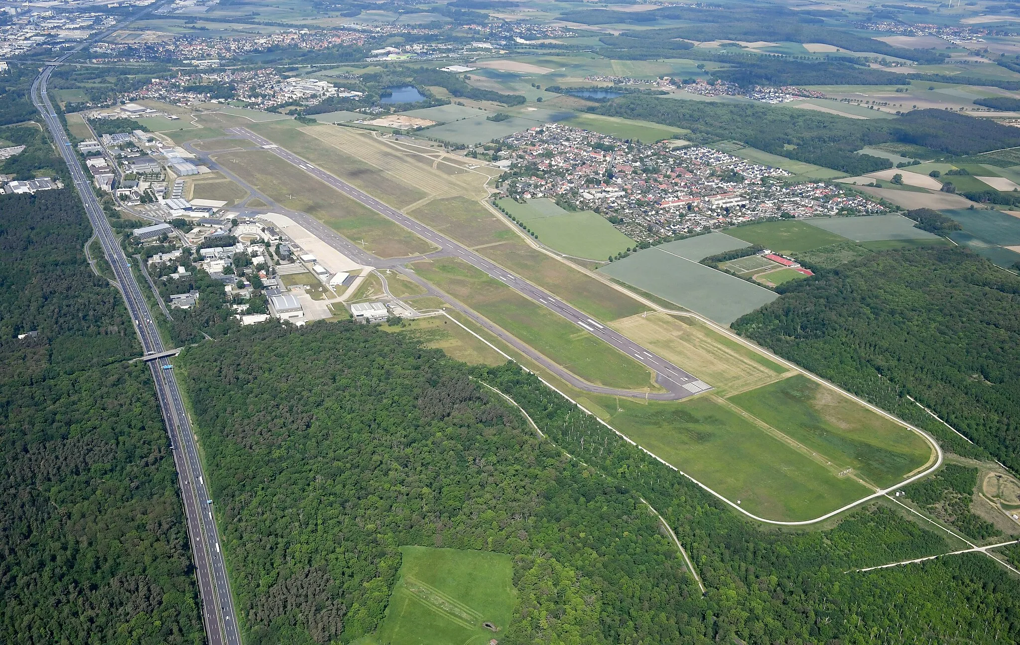Photo showing: Aerial image of the Braunschweig-Wolfsburg airport