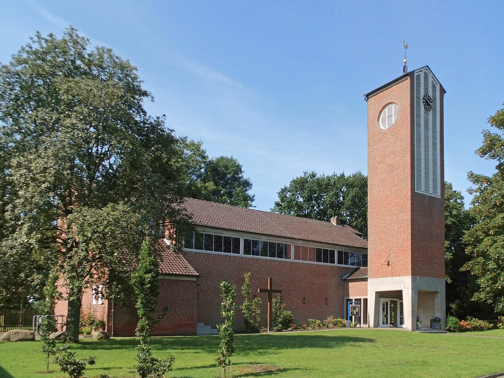 Photo showing: Evangelisch-lutherische Auferstehungskirche in Weyhausen (Landkreis Gifhorn).