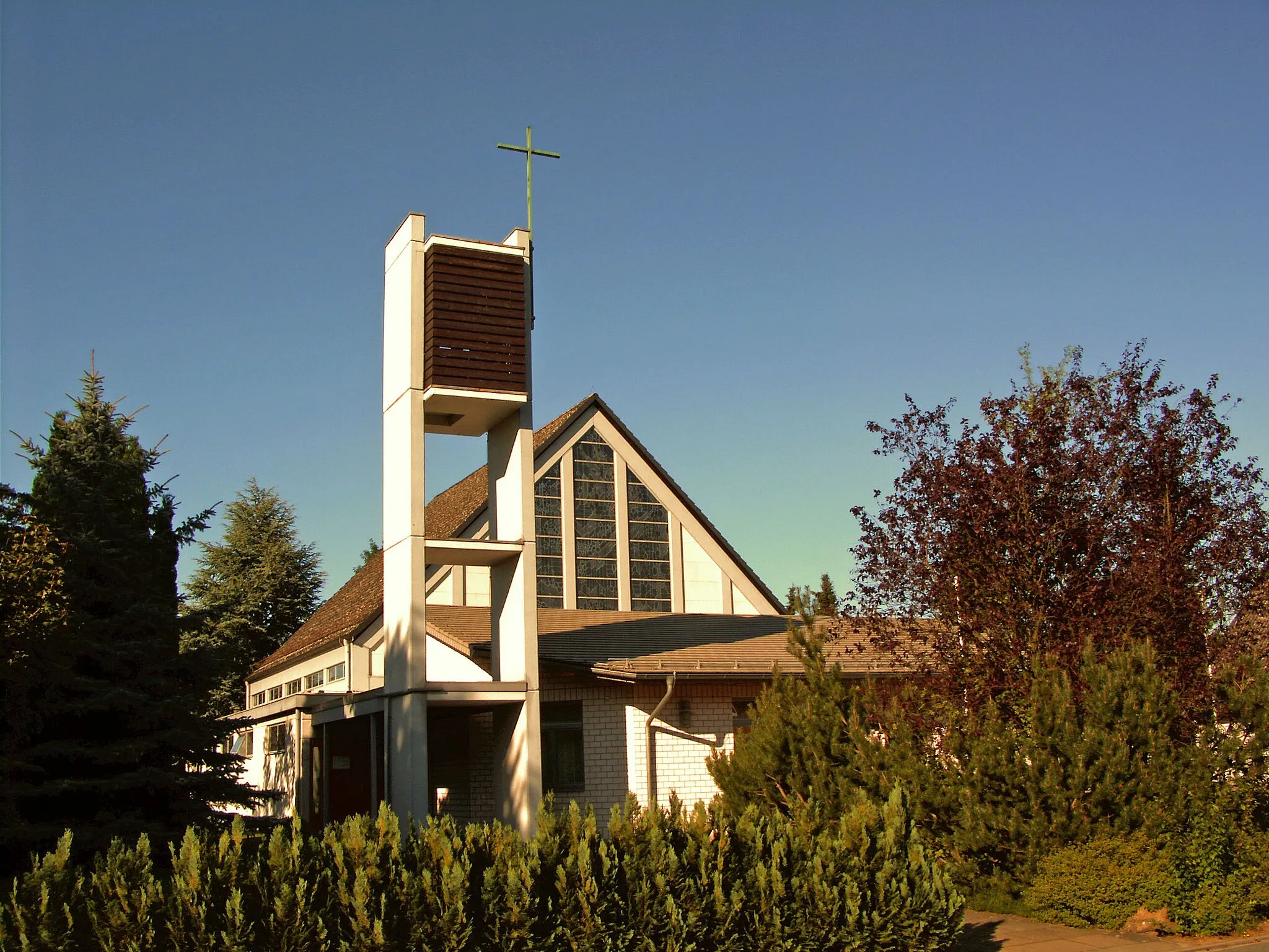 Photo showing: Katrholische Kirche Maria Königin in Wittingen.