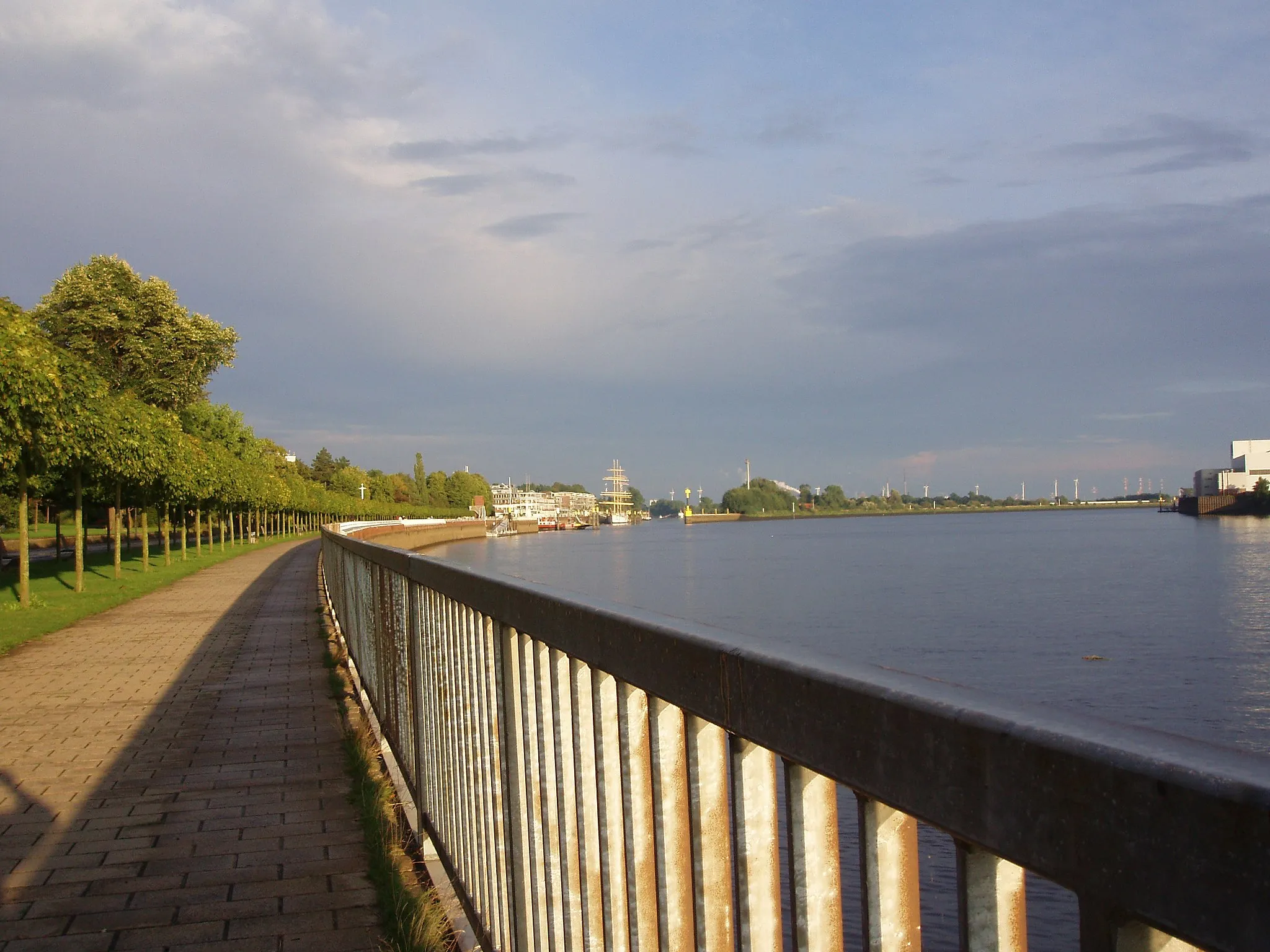 Photo showing: Weserpromenade in Bremen-Vegesack