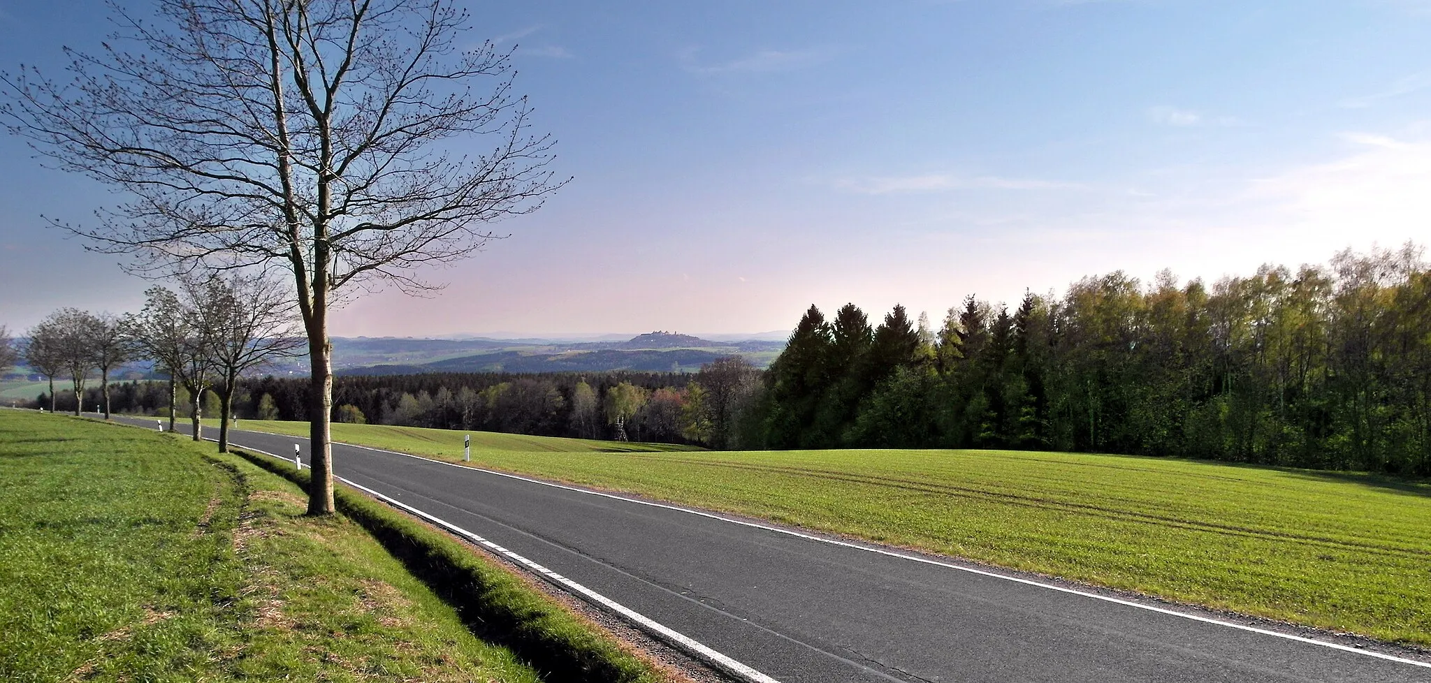 Photo showing: 24.04.2017  24.04.2017   09573  Augustusburg (GMP: 50.812050,13.102162): Fernsicht von Norden zur Stadt und dem Schloß Augustusburg.                                                             [SAM9537.JPG]20170424600DR.JPG(c)Blobelt