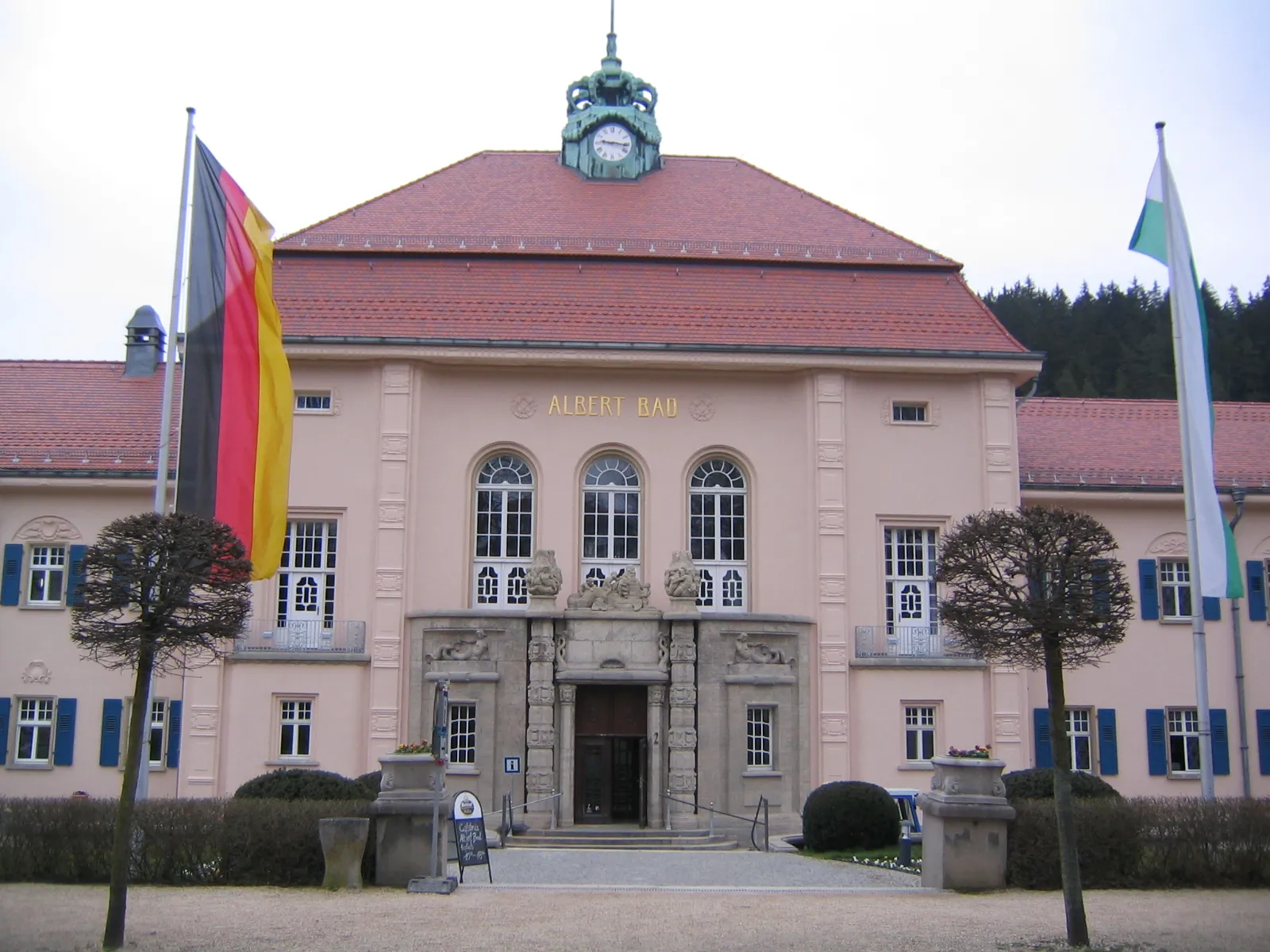 Photo showing: Portal des König-Albert-Bads in Bad Elster