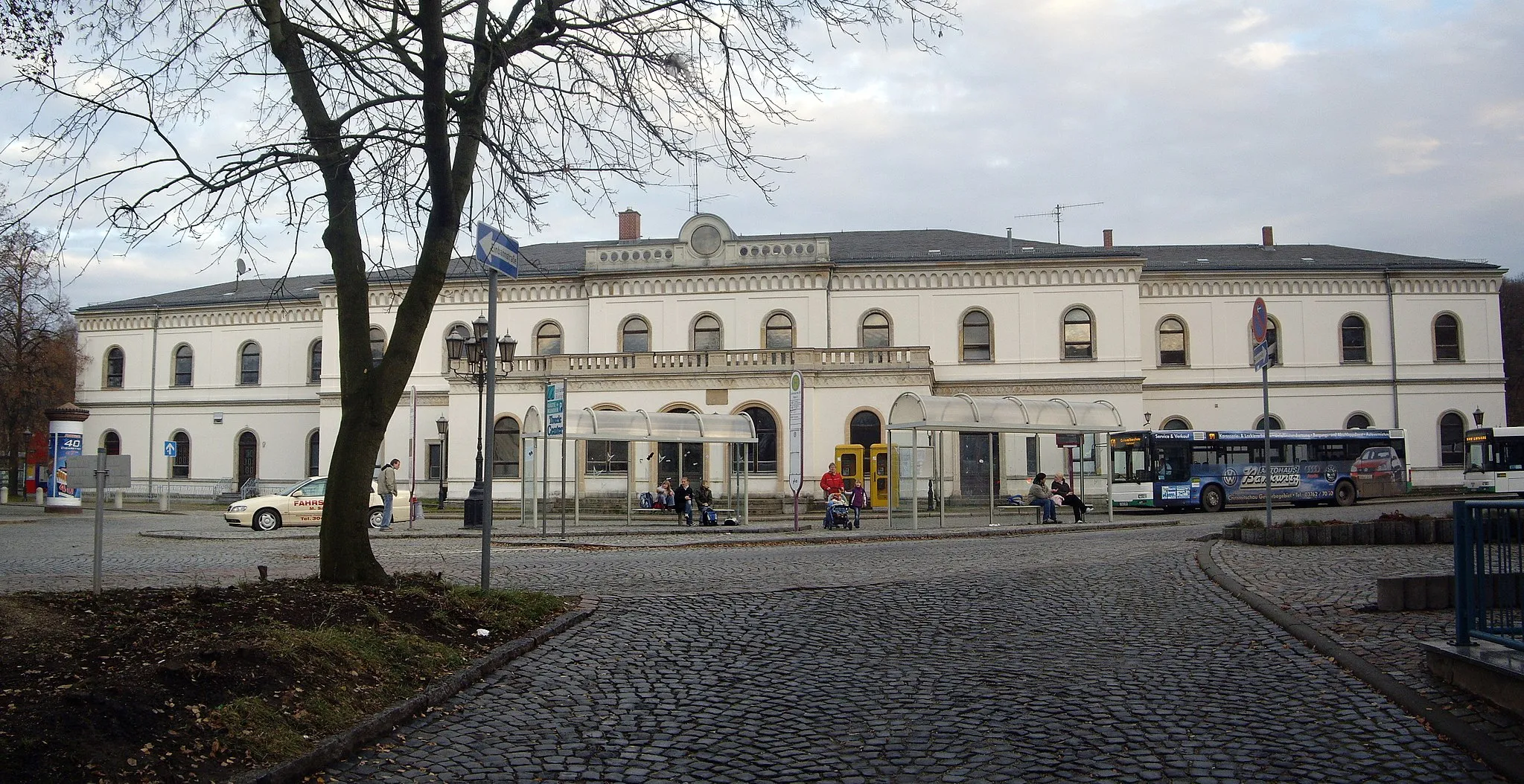 Photo showing: The railway station of the German town Crimmitschau.