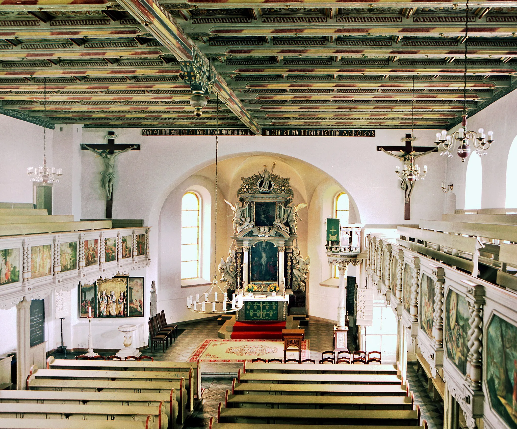 Photo showing: 14.08.1986  DDR  9305 [09474]  Crottendorf/Sachs., Güterweg: Dorfkirche (GMP: 50.517516,12.944839). Heilige Dreifaltigkeitskirche, Renaissancebau von 1653/54 am Standort 
einer vormaligen Wehrkirche, erweitert 1896, reiches Altarwerk 1699 von Th. Meyer aus Freiberg. Orgel der Gebrüder Jehmlich, Dresden. 1954 vollständig erneuert.                                                                                           [R19860814C0002.tif]19860814360AR.JPG(c)Blobelt