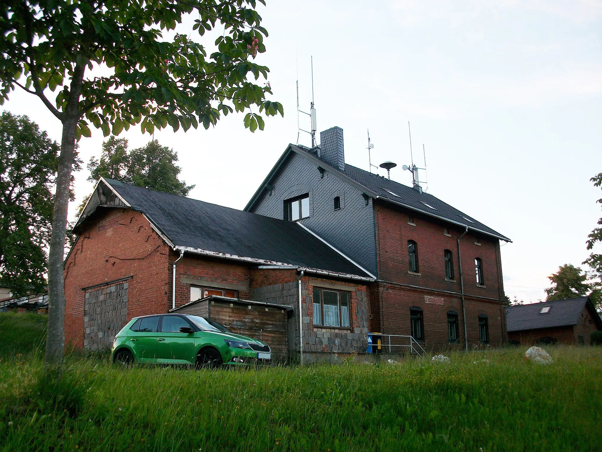 Photo showing: Bahnhof Elterlein, Gleisseite (2016)