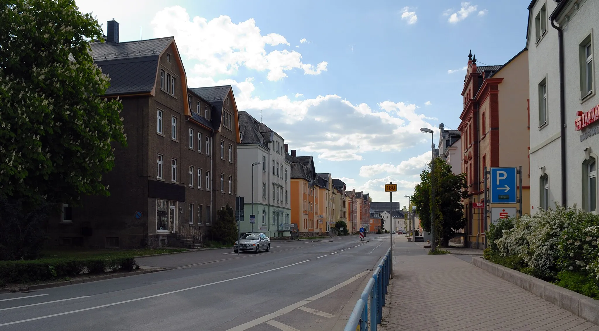 Photo showing: This image shows the Augustusburg street in Flöha, Germany, which is part of the interstate road 180 and the main street of the town.